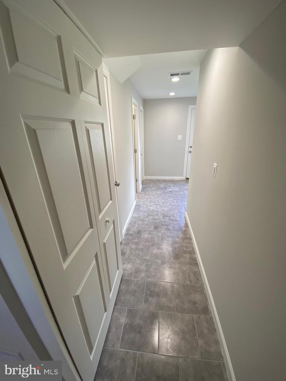 THE LAKES AT MARTINSBURG - Residential Lease