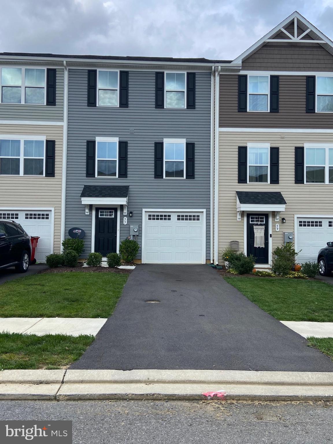 THE LAKES AT MARTINSBURG - Residential Lease