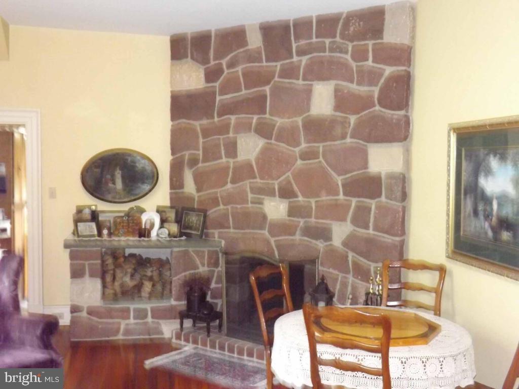 BRICKERVILLE - Residential