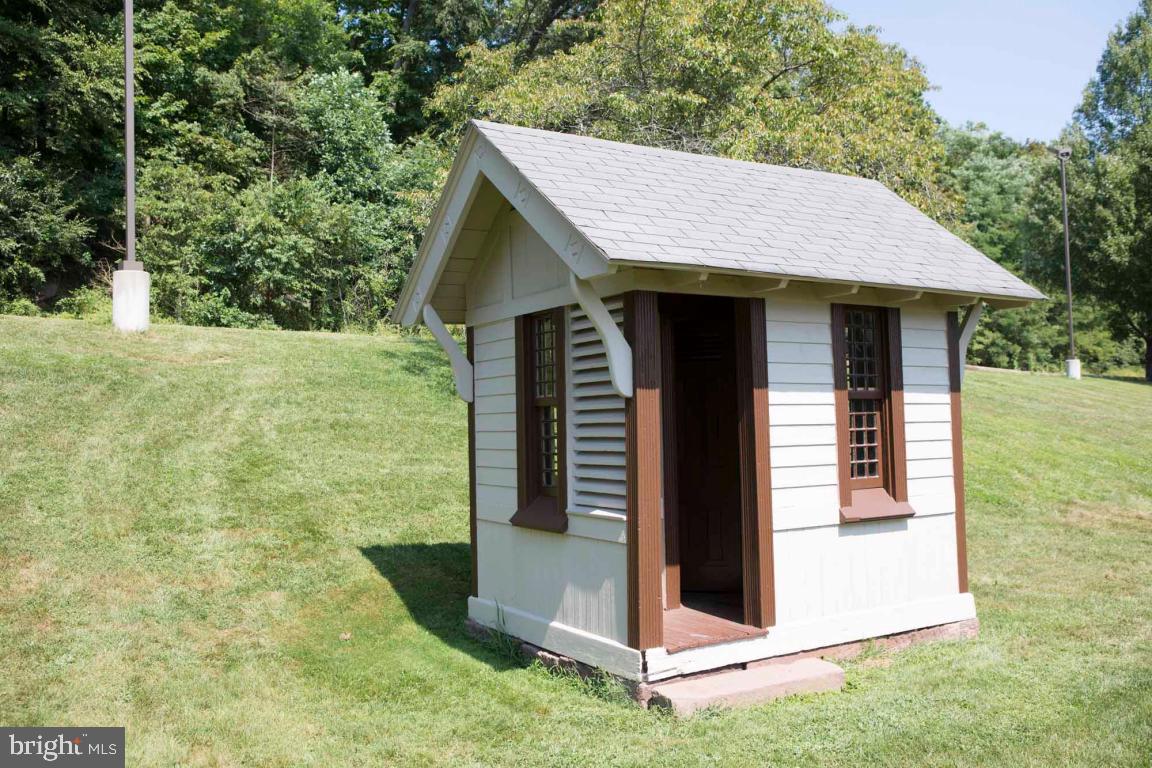 BRICKERVILLE - Residential