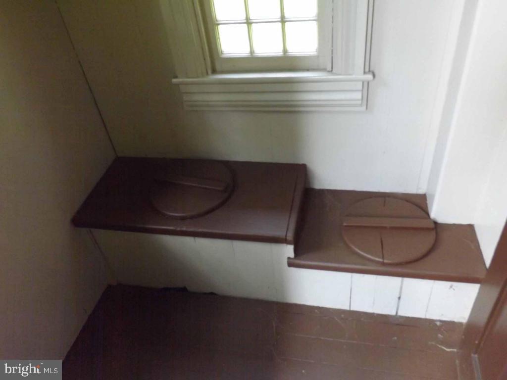 BRICKERVILLE - Residential