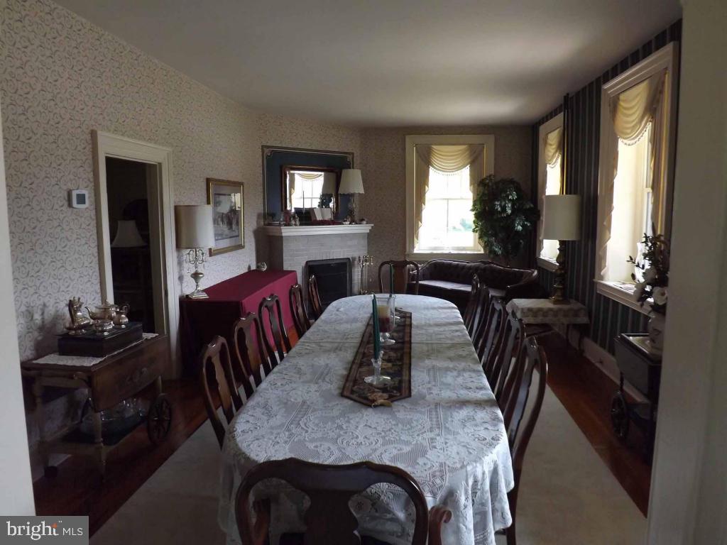 BRICKERVILLE - Residential