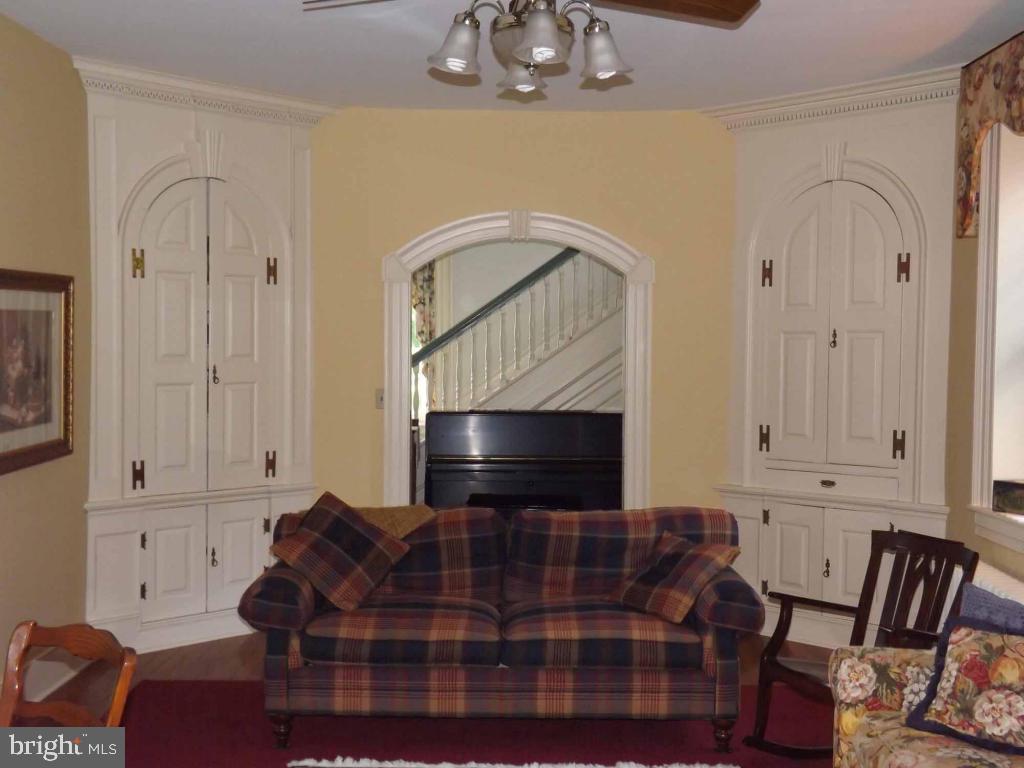 BRICKERVILLE - Residential