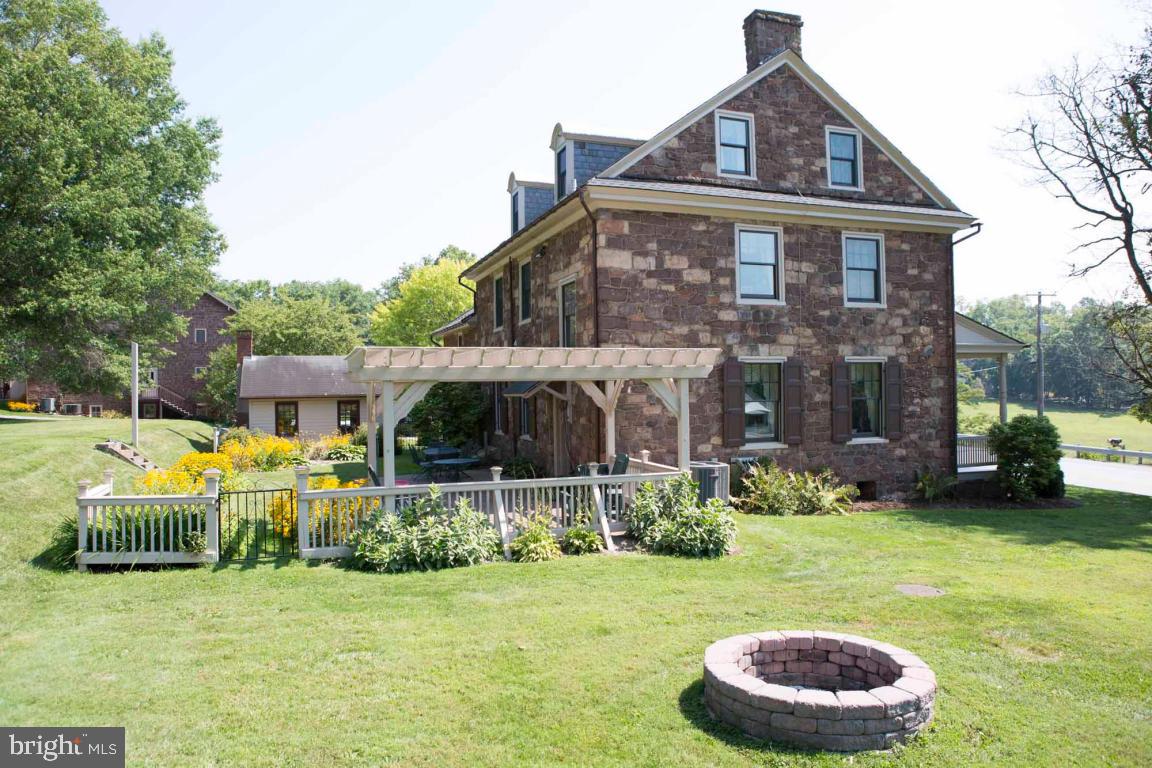 BRICKERVILLE - Residential