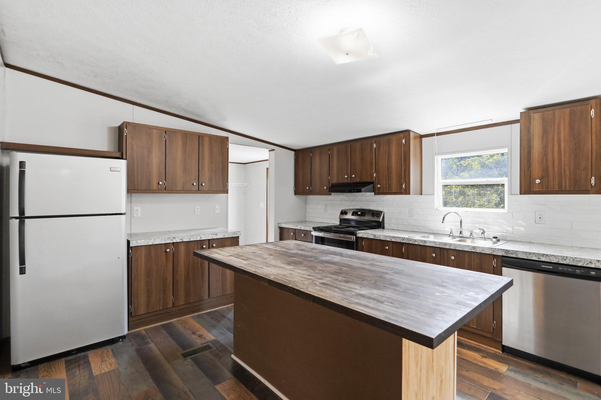 1355 SANDY HOLLOW ROAD