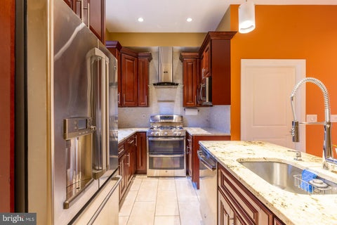 Townhouse For Rent - 235 W Jefferson Street<br/> PHILADELPHIA, PA 19122