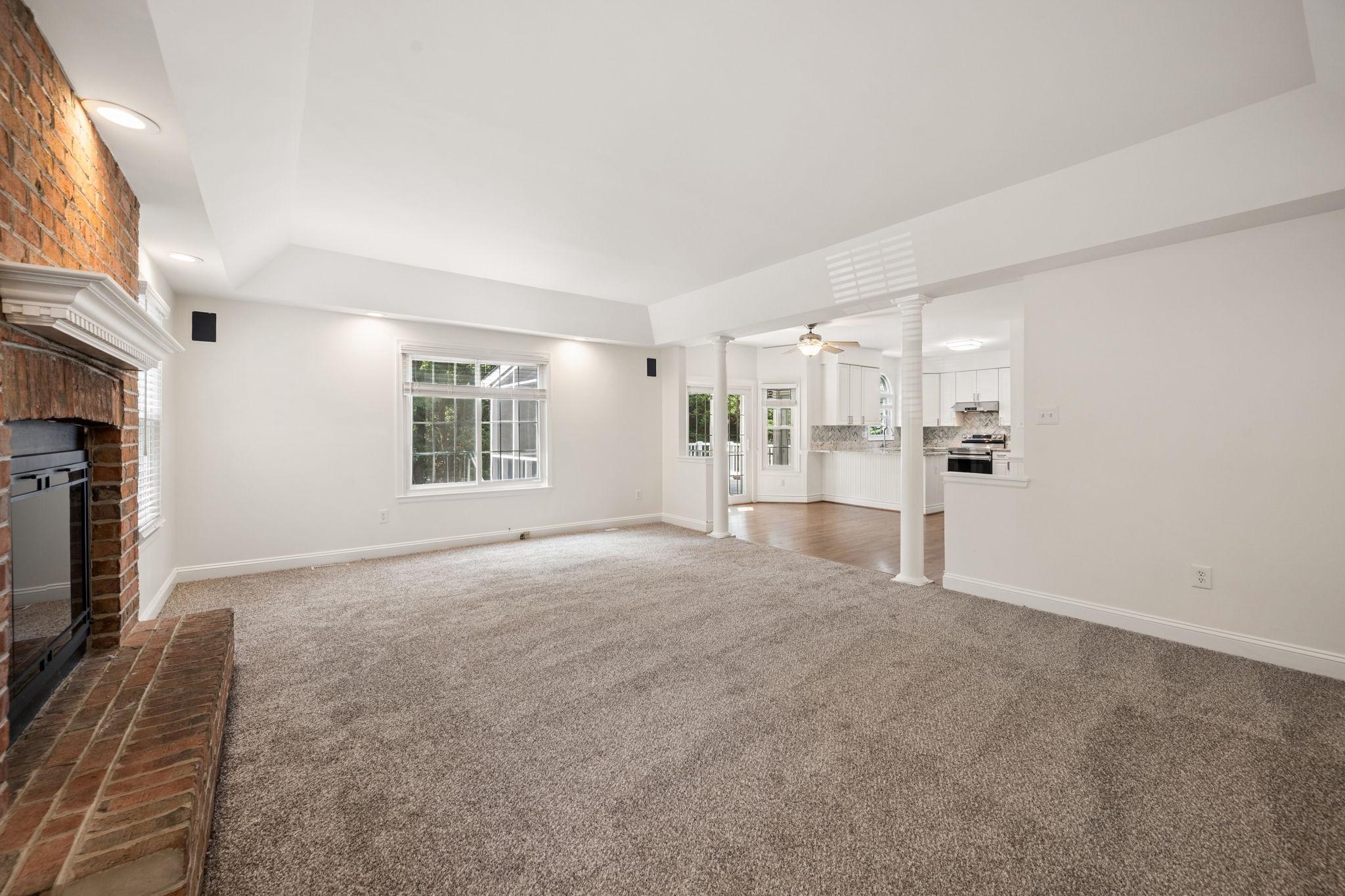 607 OAK FARM COURT