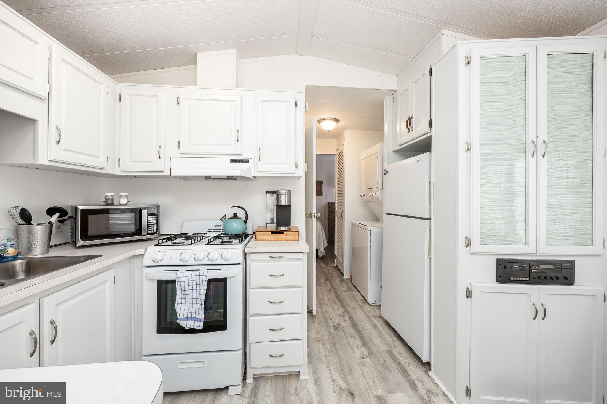 WHITE HORSE PARK II - Residential