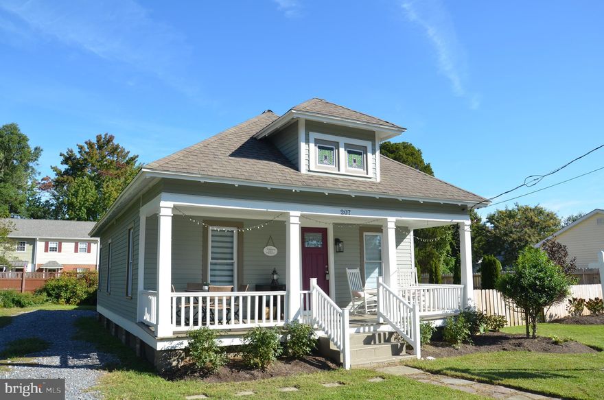 Fabulous 1910 Bungalow with welcoming front porch that has been renovated throughout.  All main level living with beautiful primary suite offers room for king bed and ample closet space. Primary tiled bath offers luxury walk-in shower with sliding glass doors.  Corner guest room with pocket door leading into guest bathroom. Living room has vaulted ceiling with skylight and opens to spacious dining room with great closet space and sliding glass doors to large side yard. The open eat-in kitchen offers painted maple cabinets, stainless steel appliances, cultured stone counter tops, sliding door to backyard and walk-in laundry room. This amazing home sits on a large fenced lot allowing for future addition and possible  garage. Blonde wide plank engineered flooring throughout. Propane on-demand hot water and cooking.

This home is being offered for a minimum 4-month rental period but a longer term will be considered.