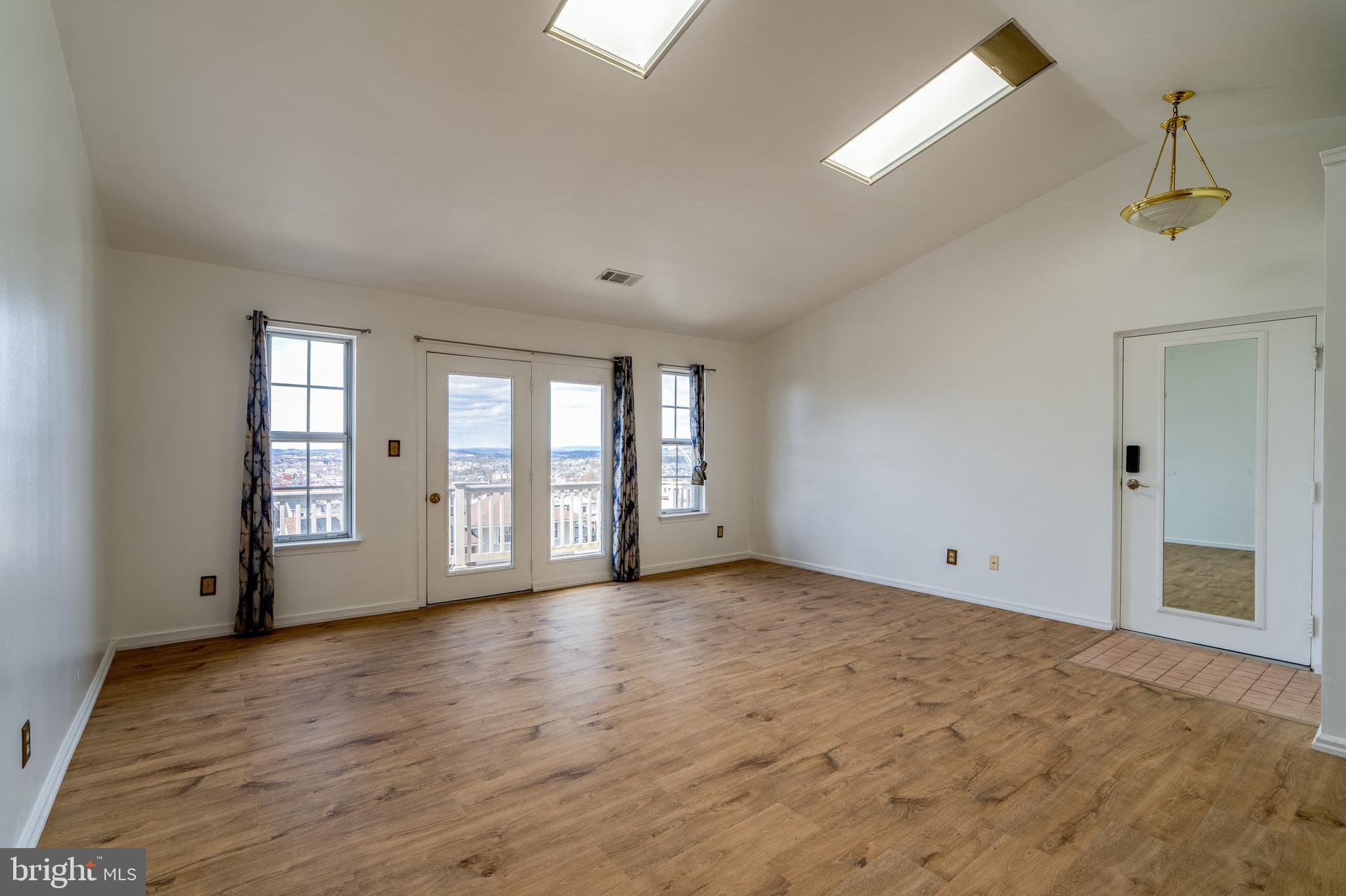 MOUNTAIN VIEW COMMON - Residential