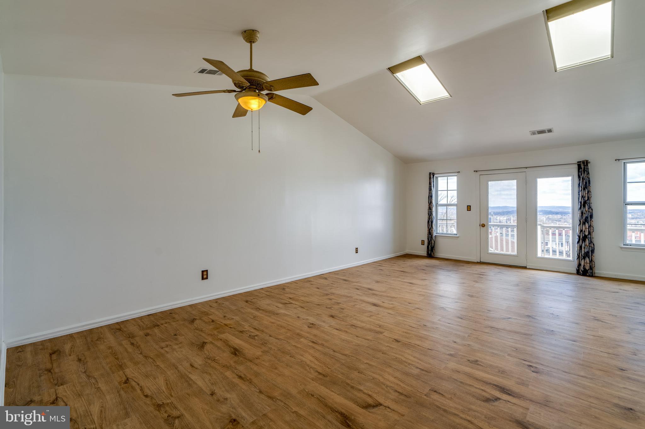 MOUNTAIN VIEW COMMON - Residential