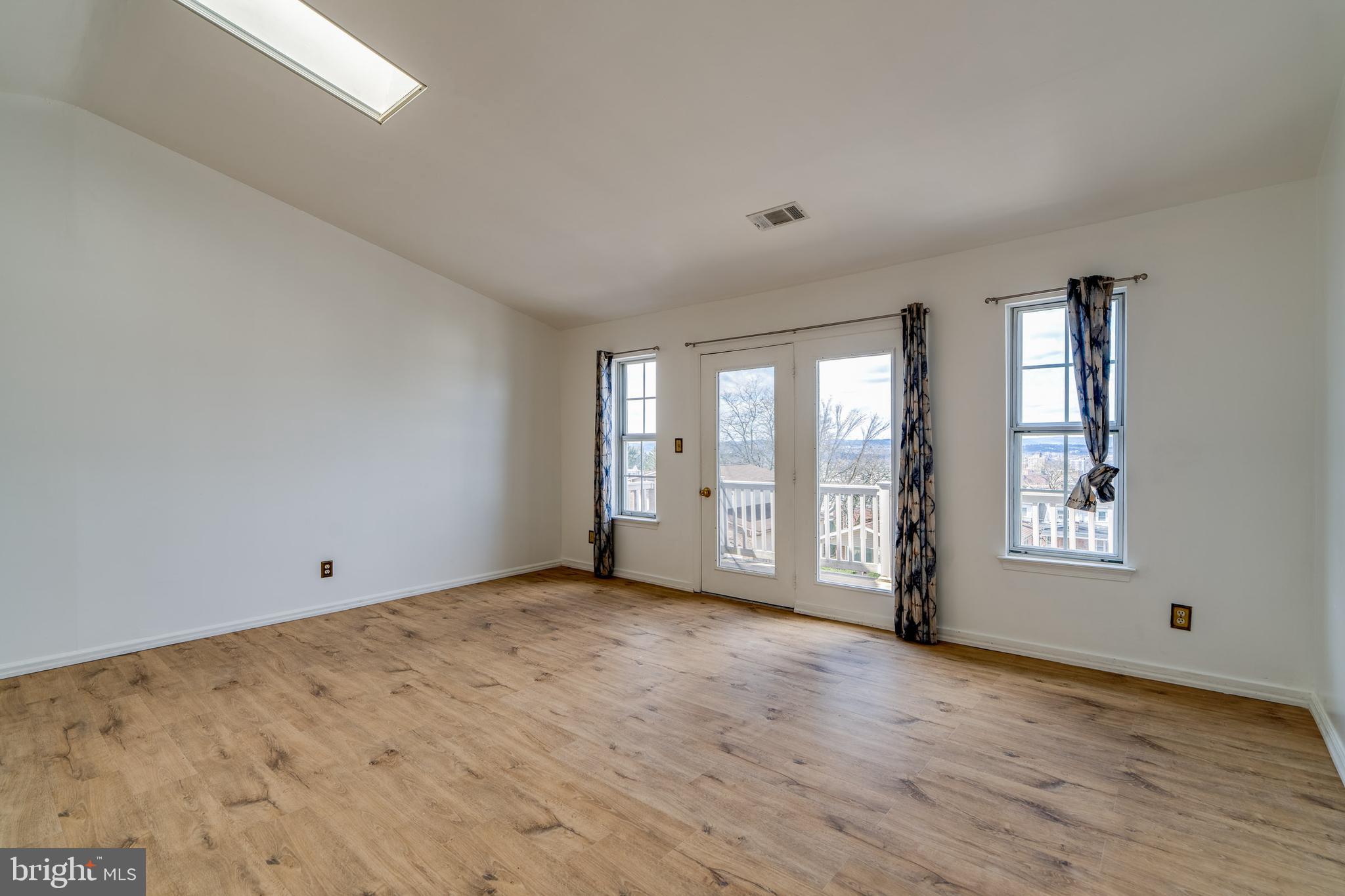 MOUNTAIN VIEW COMMON - Residential