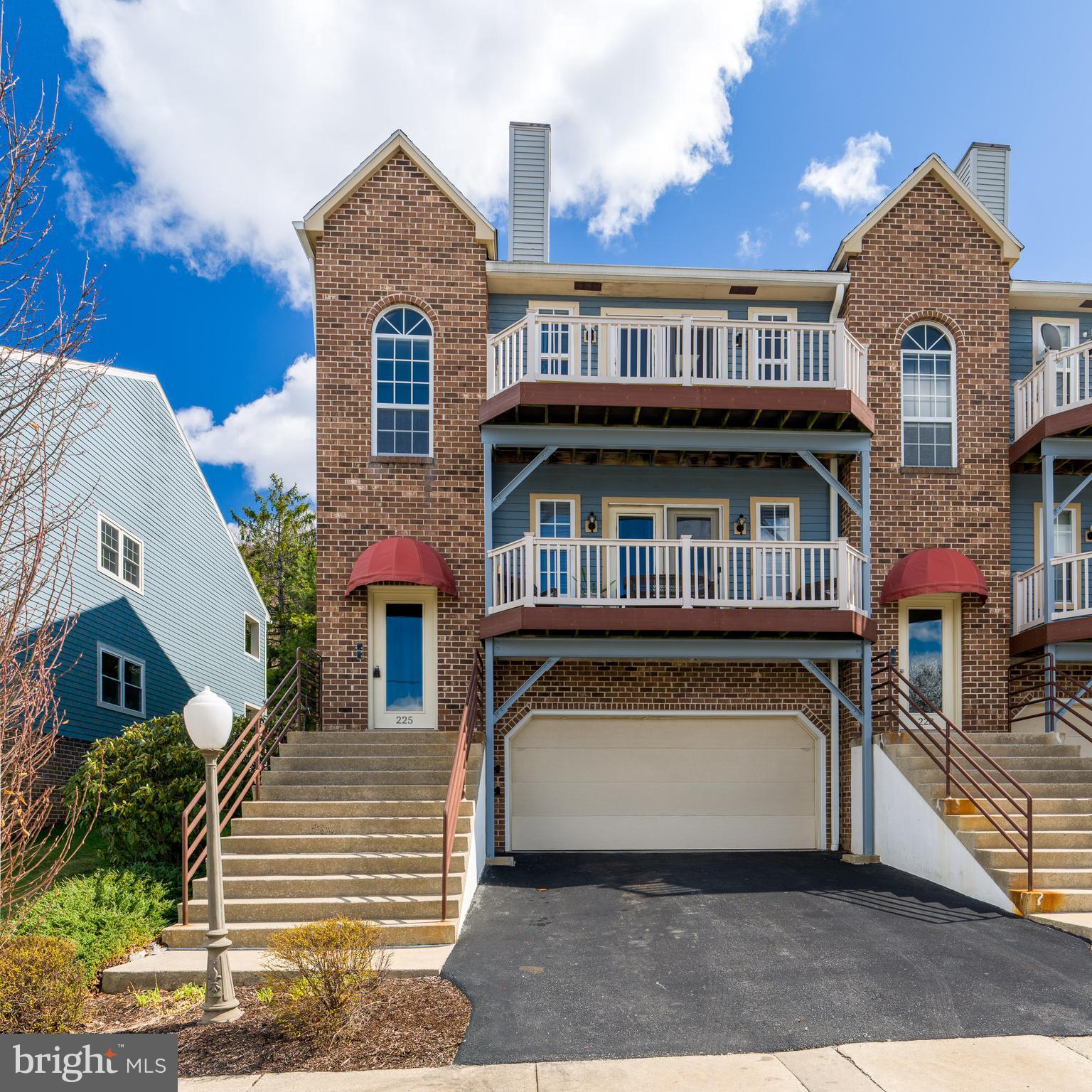 MOUNTAIN VIEW COMMON - Residential