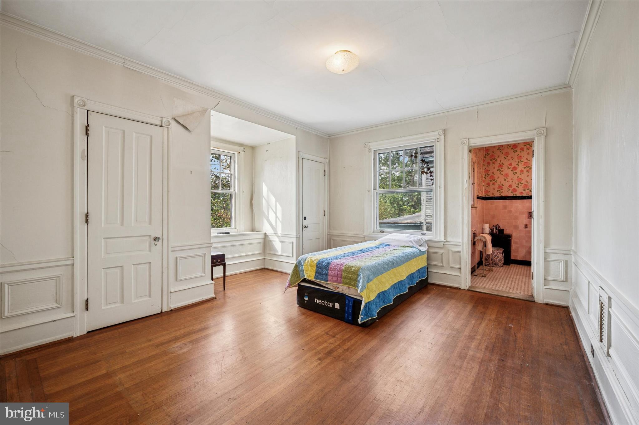 EAST OAK LANE - Residential