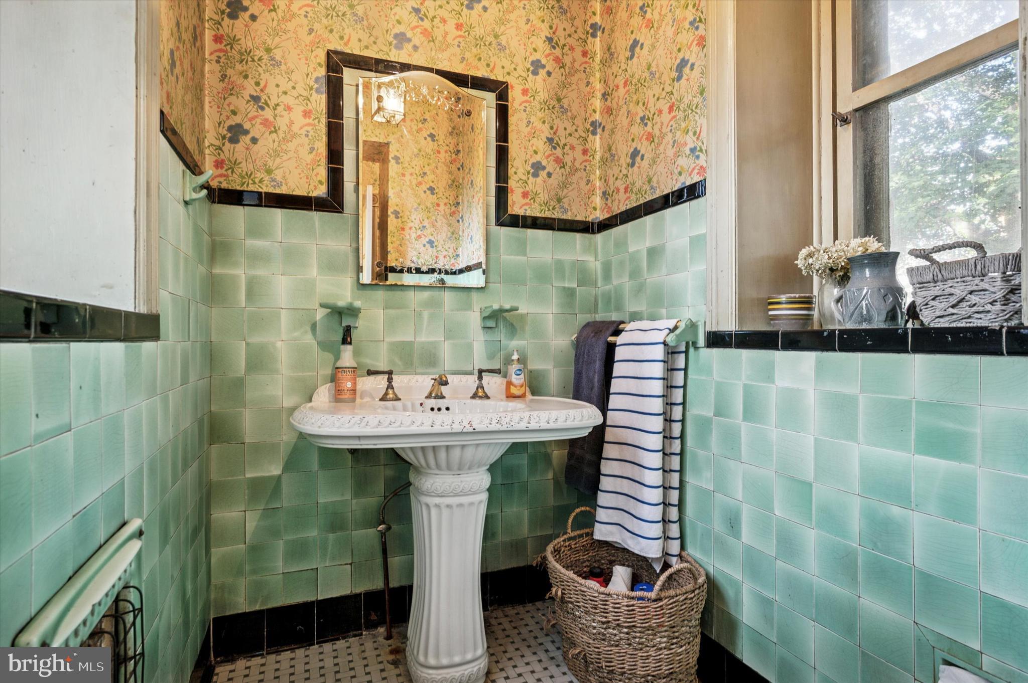 EAST OAK LANE - Residential