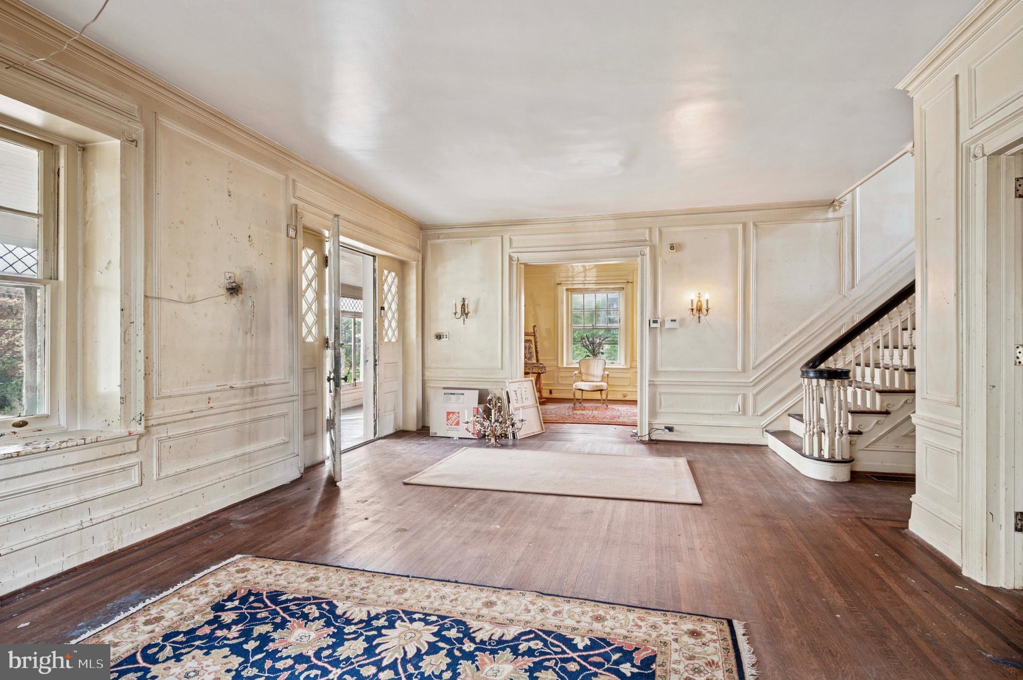 EAST OAK LANE - Residential