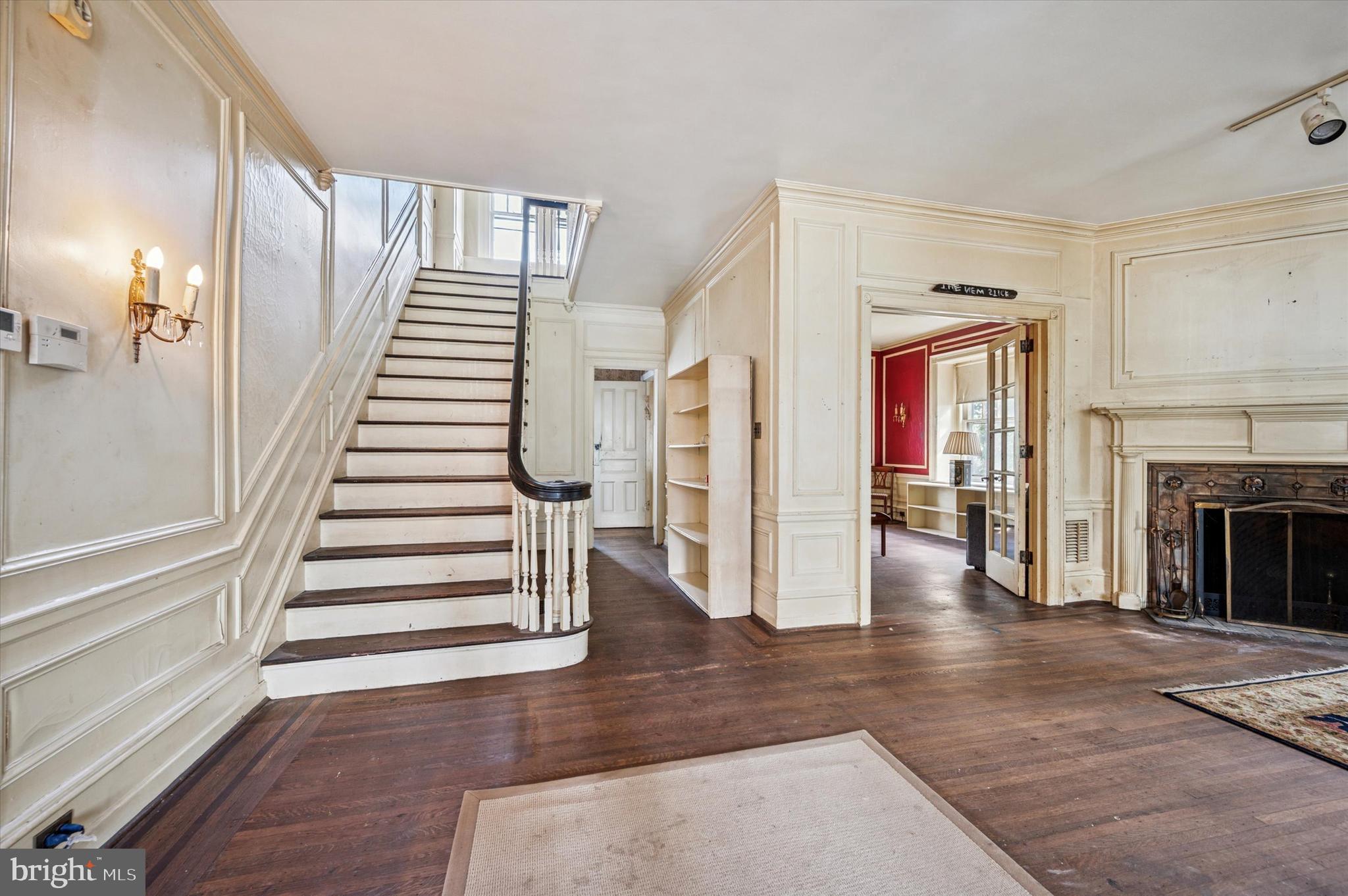 EAST OAK LANE - Residential