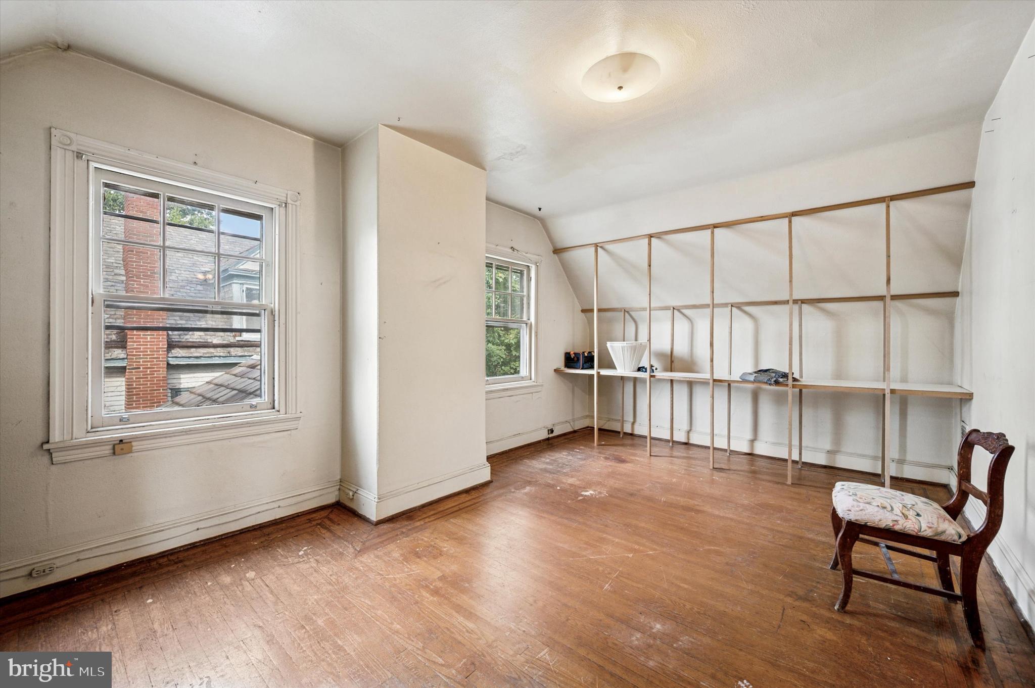 EAST OAK LANE - Residential