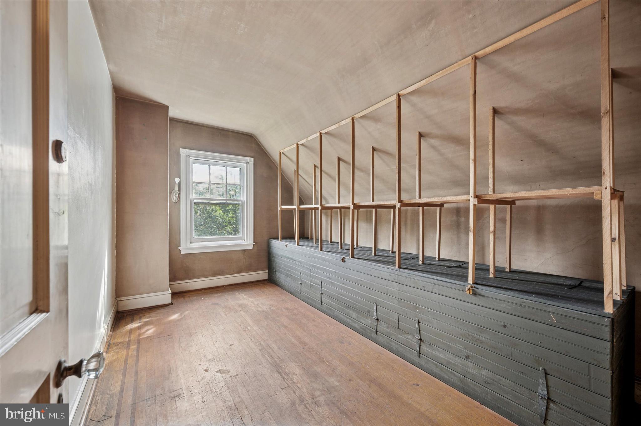 EAST OAK LANE - Residential