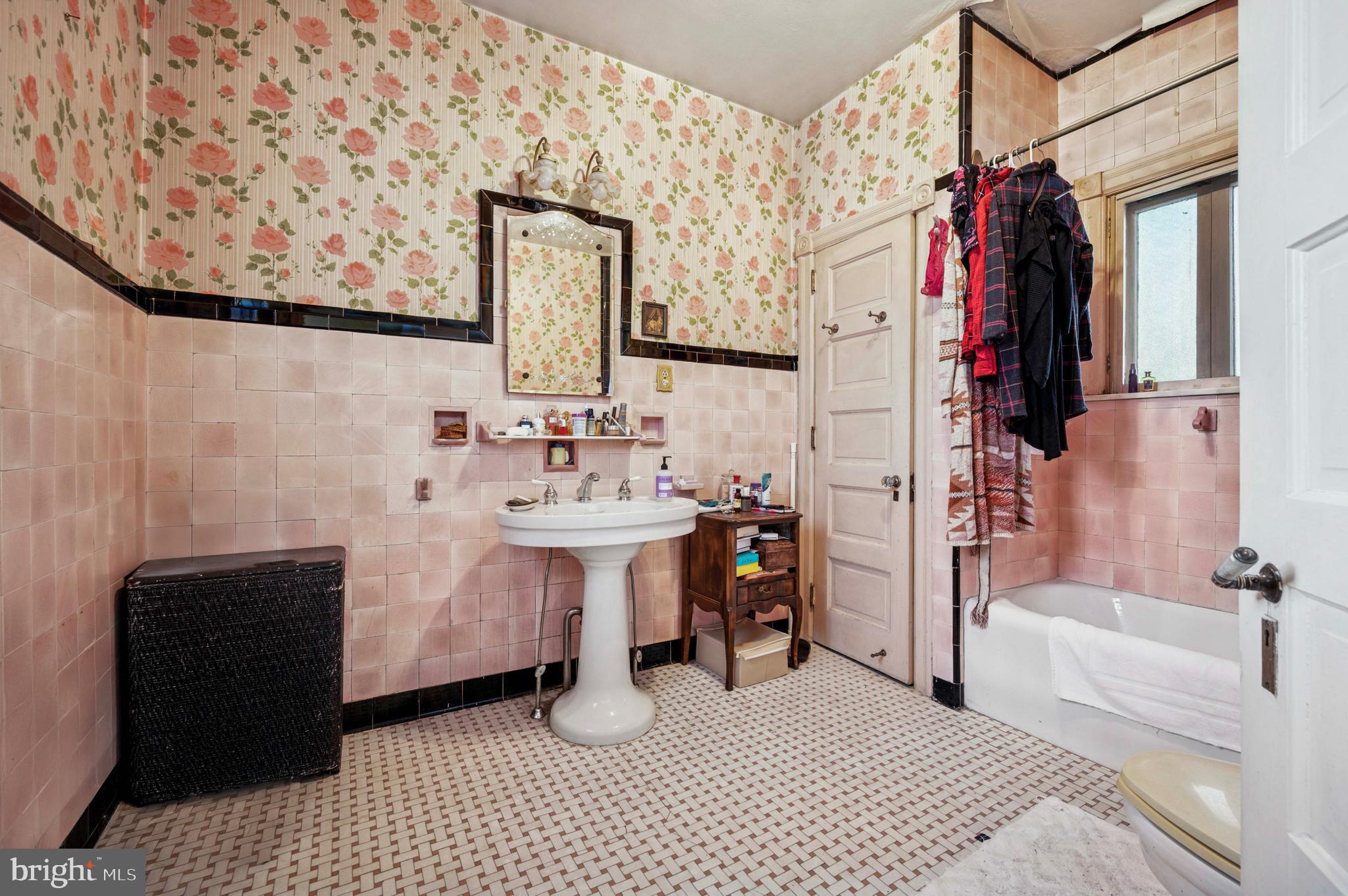 EAST OAK LANE - Residential