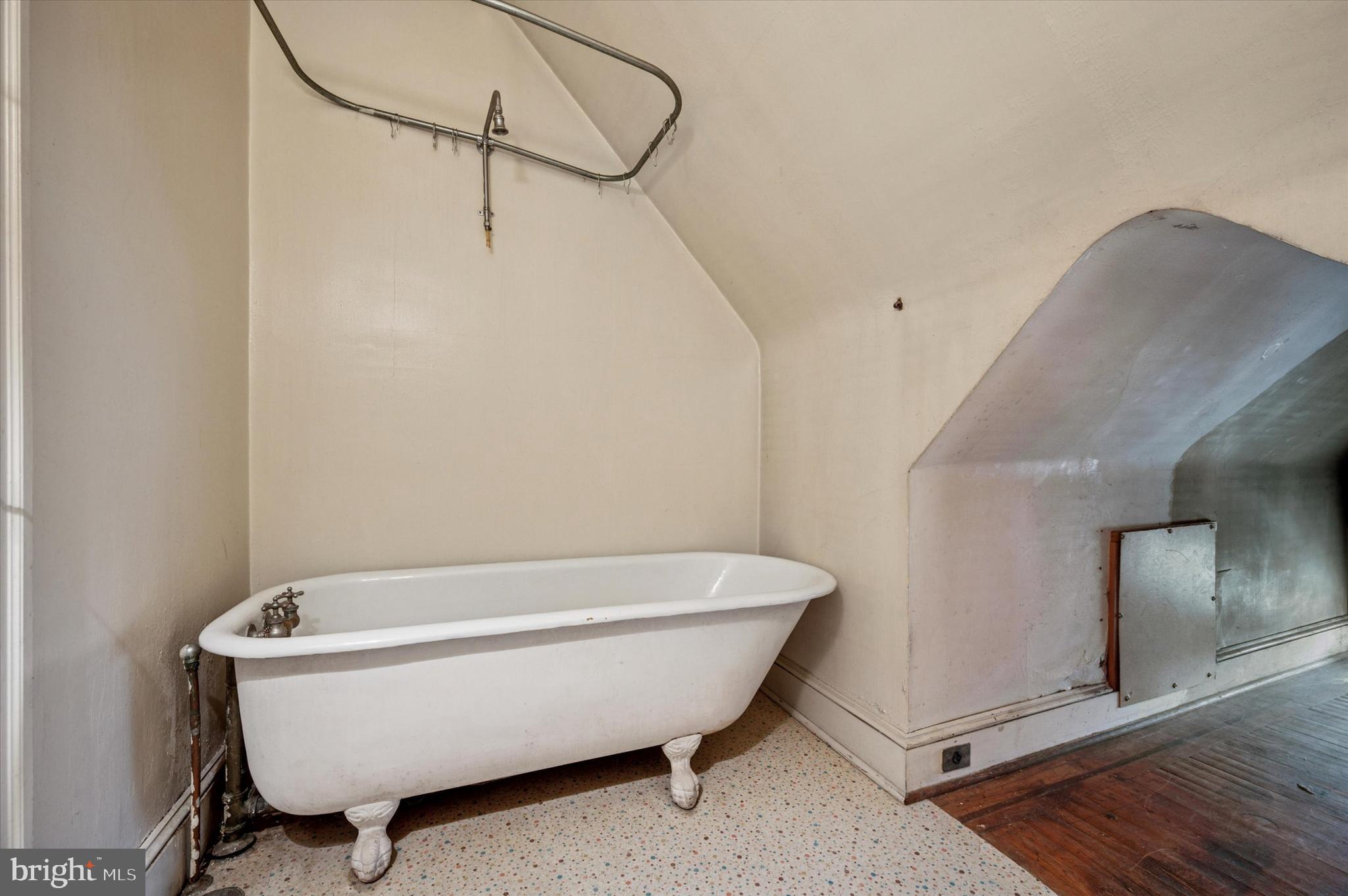 EAST OAK LANE - Residential