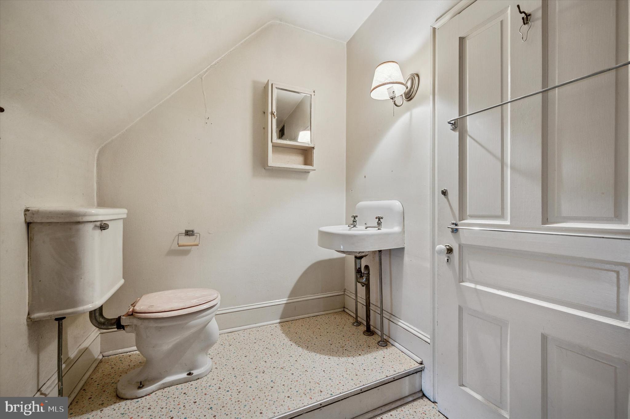 EAST OAK LANE - Residential