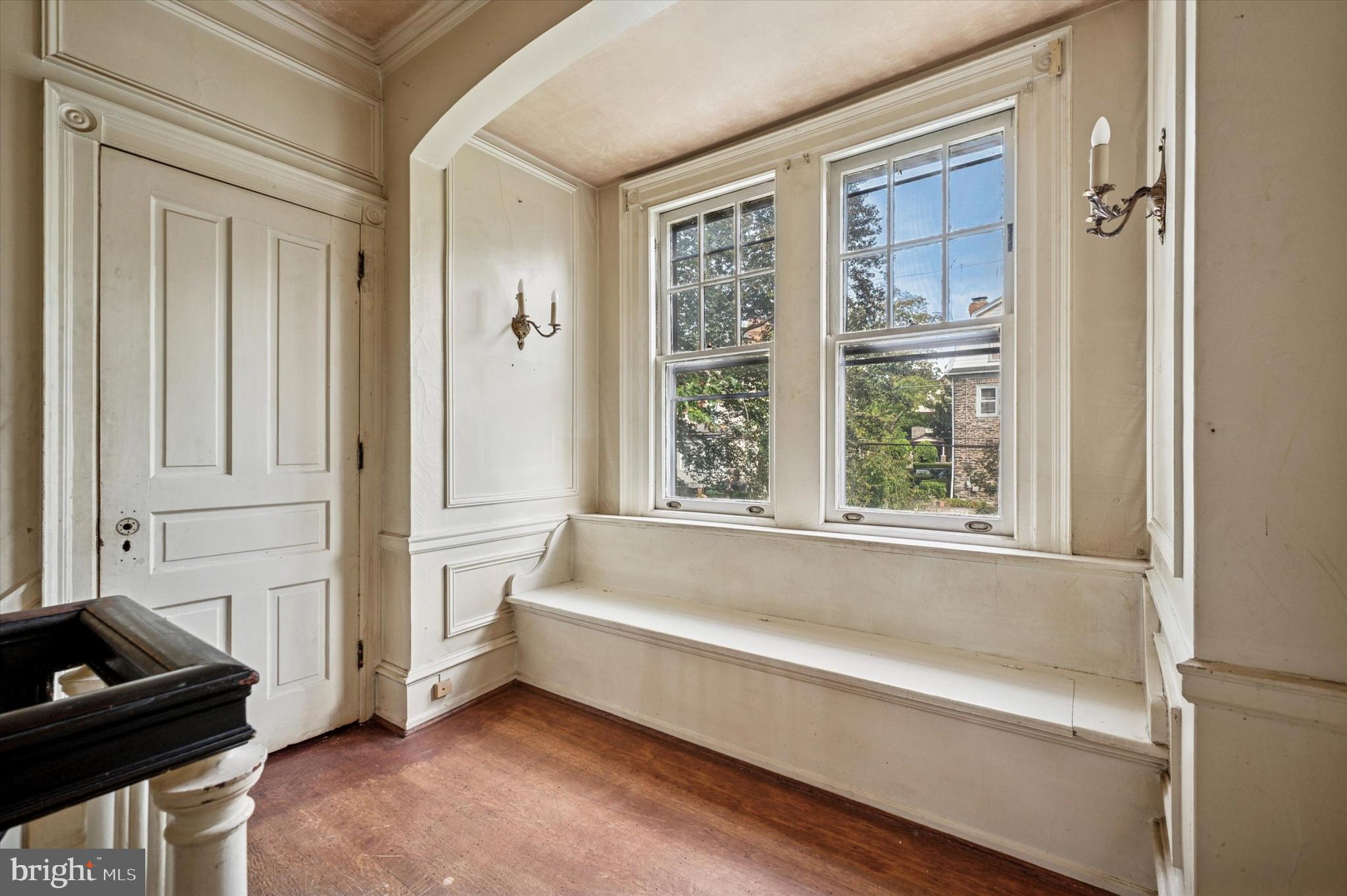 EAST OAK LANE - Residential