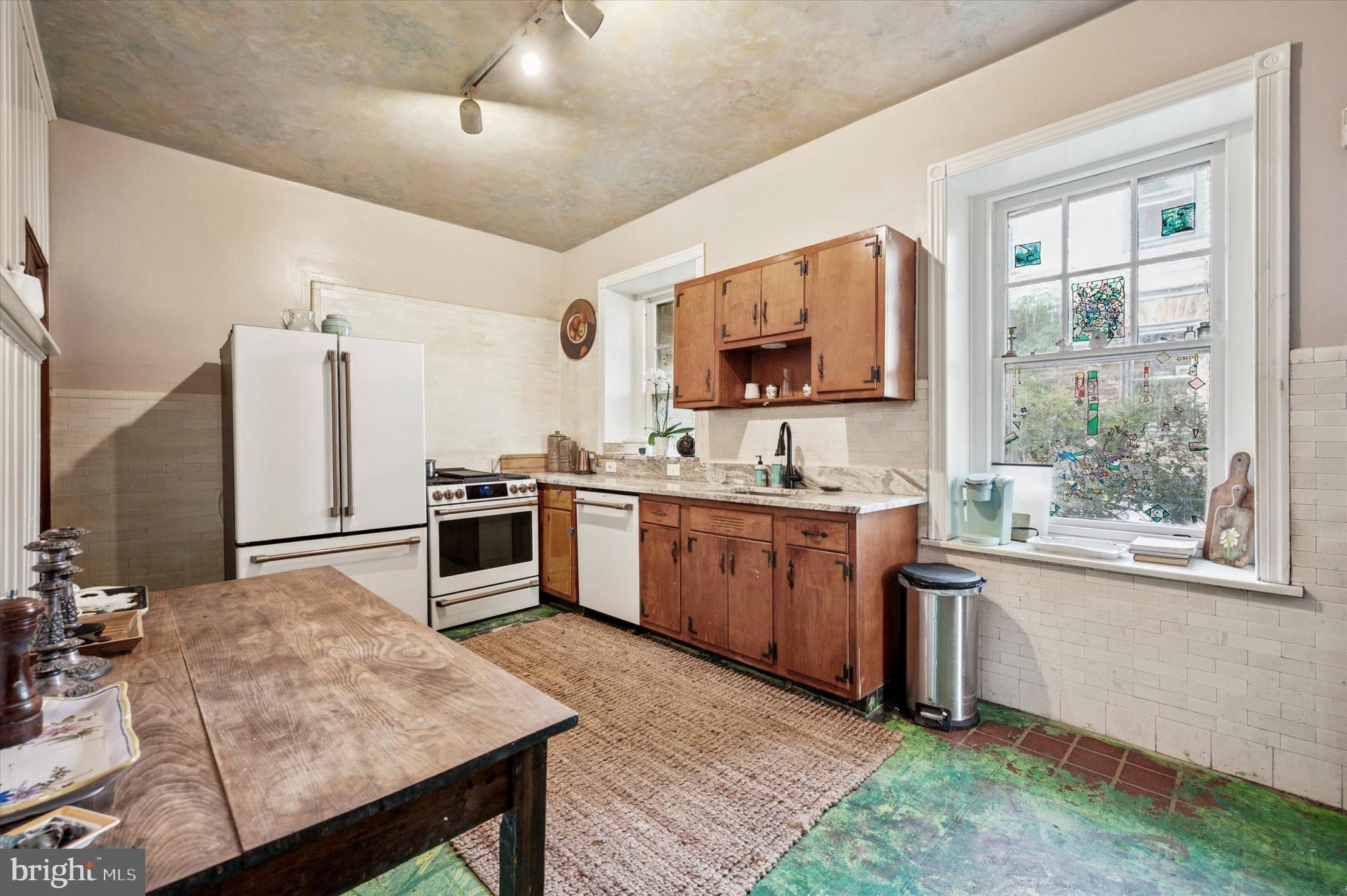 EAST OAK LANE - Residential