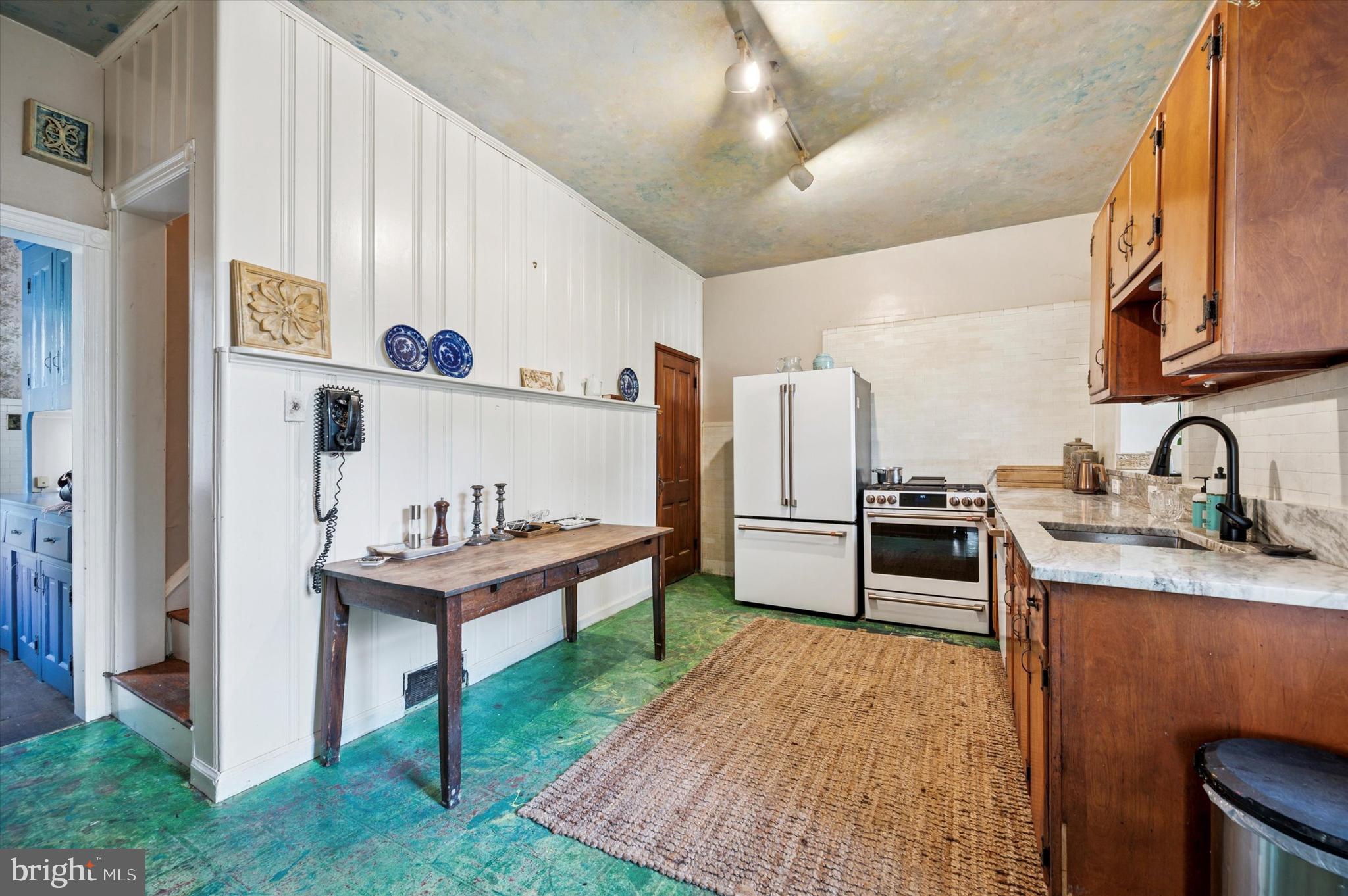 EAST OAK LANE - Residential