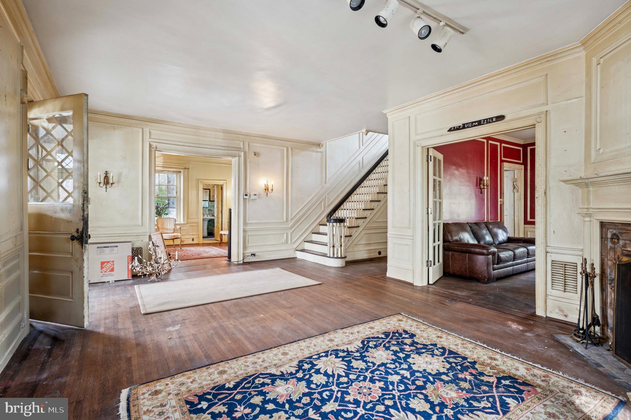 EAST OAK LANE - Residential