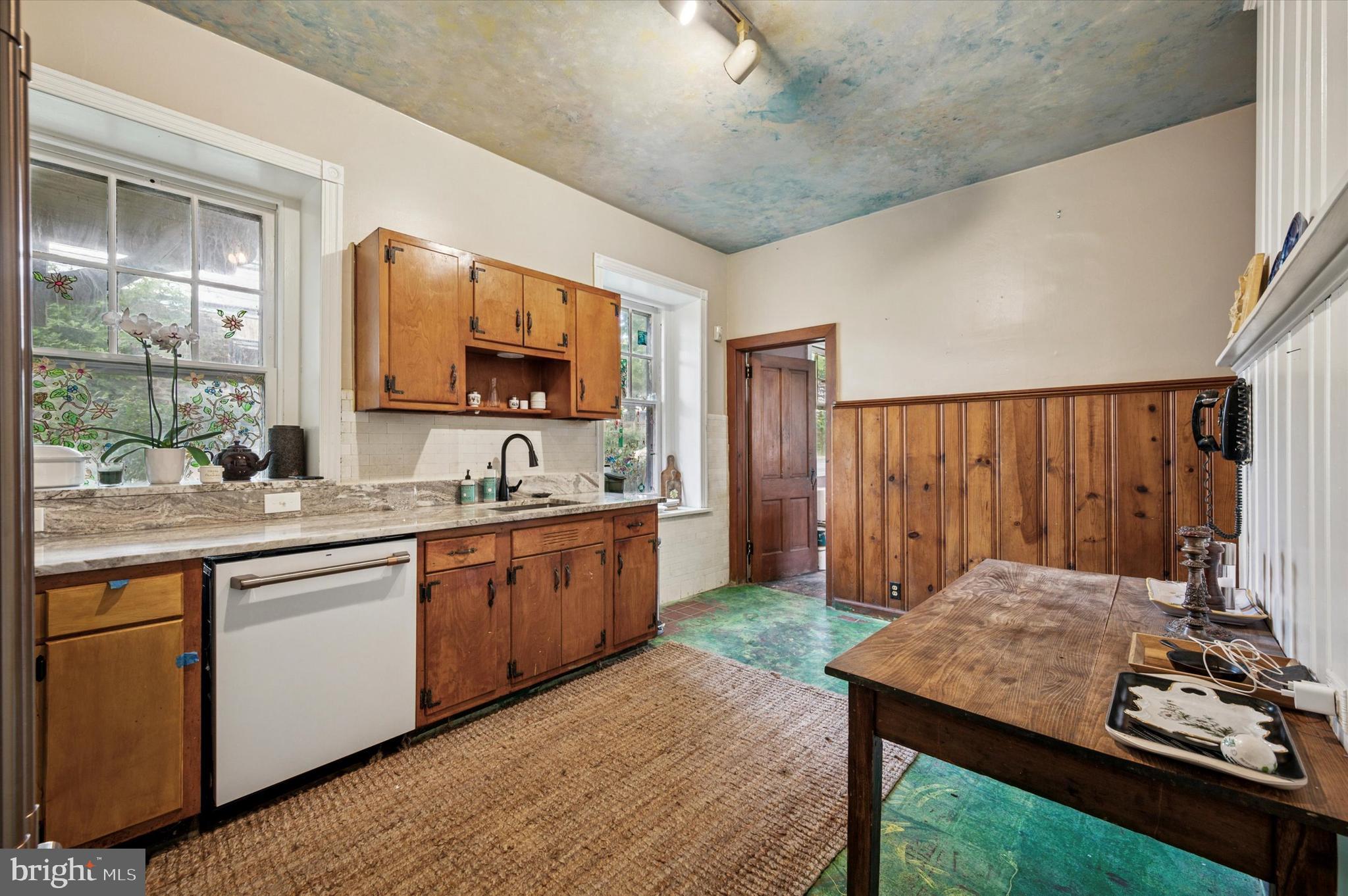 EAST OAK LANE - Residential