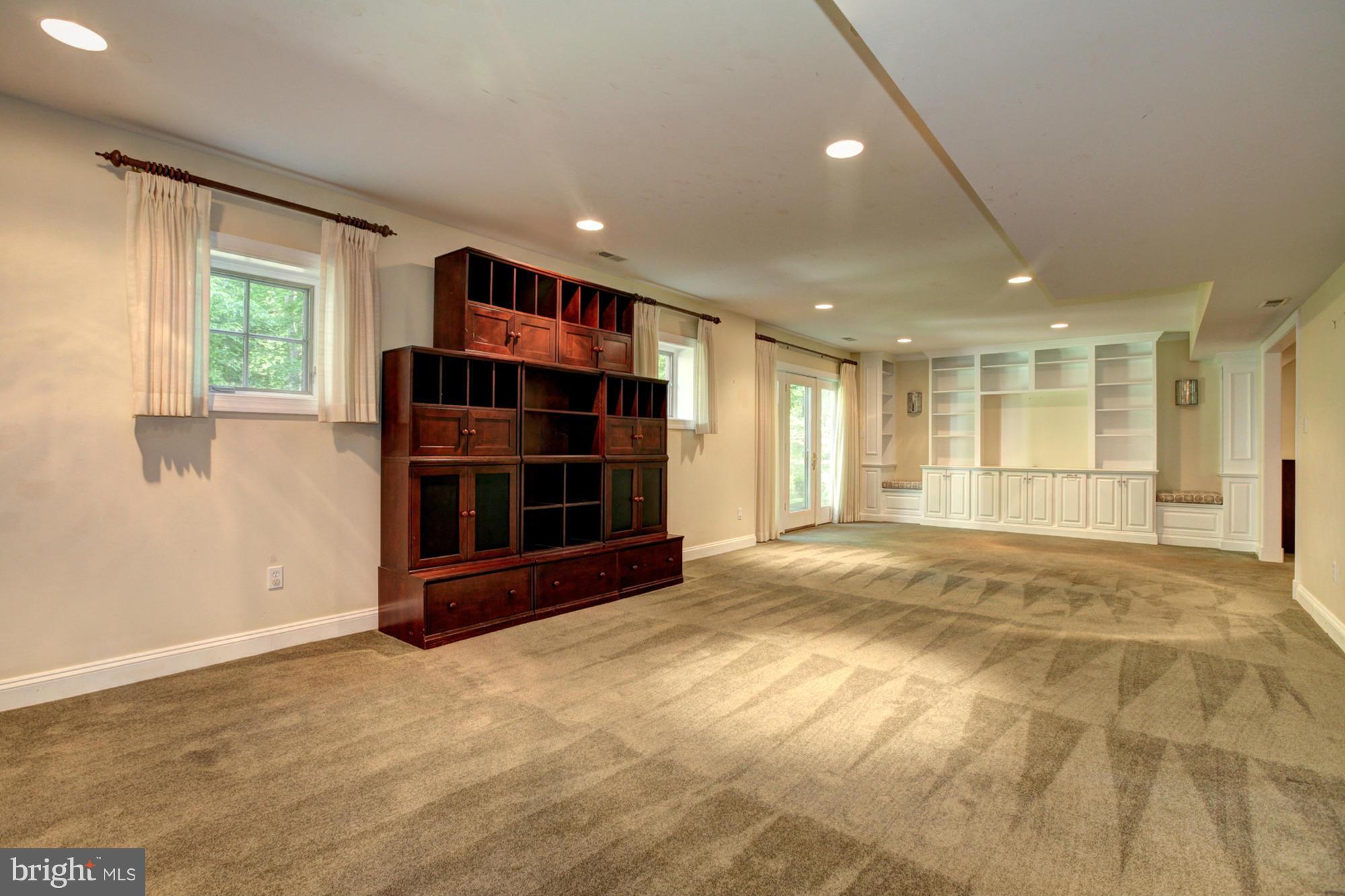 MERRY GO ROUND FARM - Residential