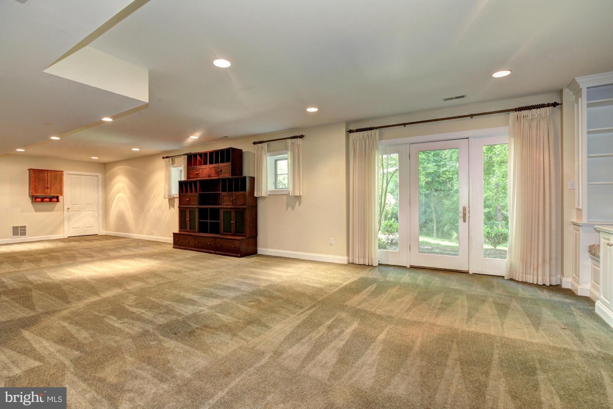 MERRY GO ROUND FARM - Residential