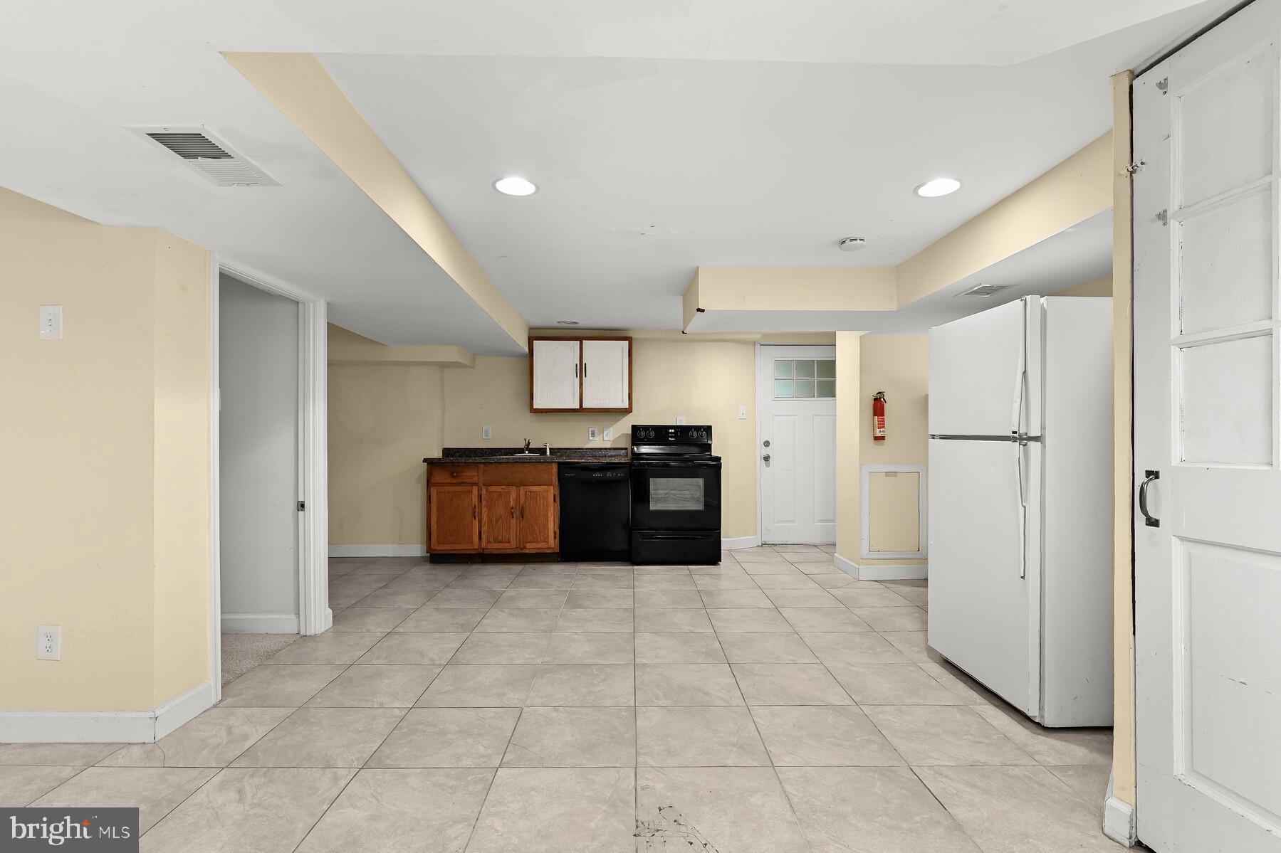 CHARLTON HEIGHTS - Residential