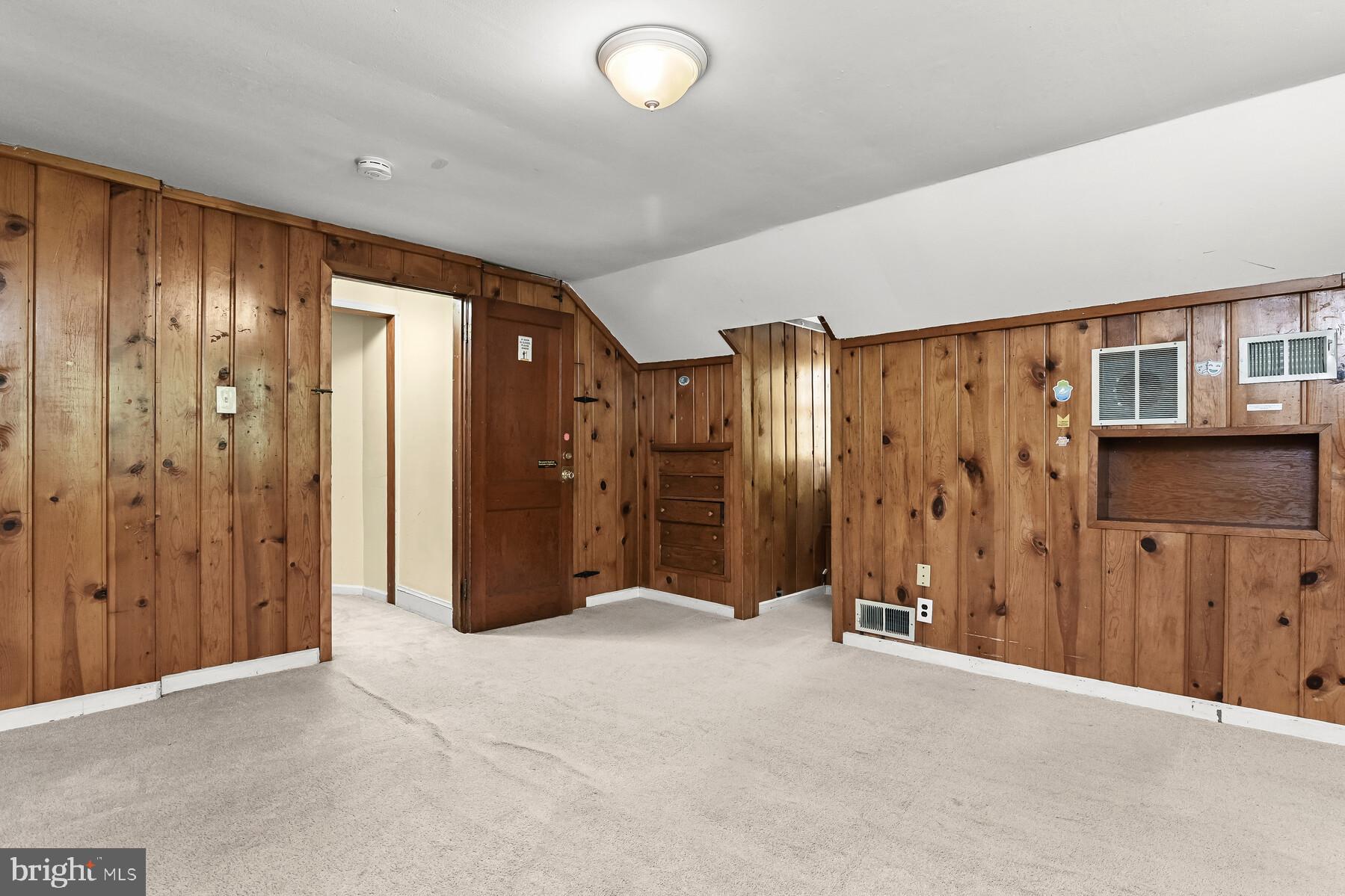 CHARLTON HEIGHTS - Residential