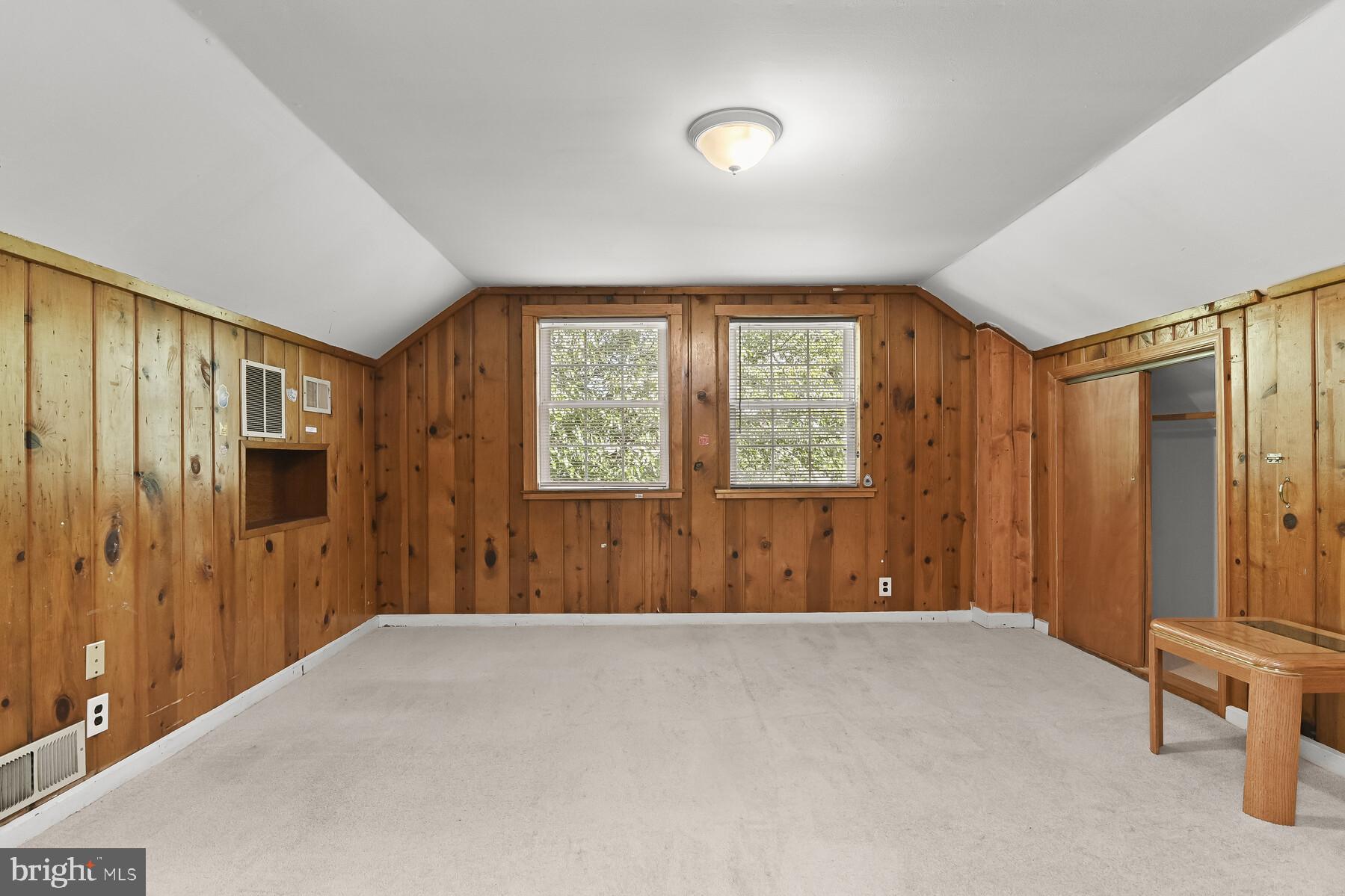 CHARLTON HEIGHTS - Residential