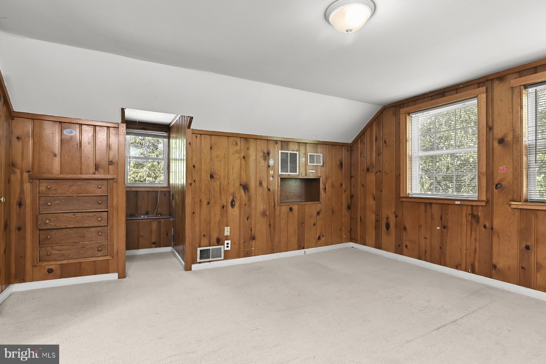 CHARLTON HEIGHTS - Residential