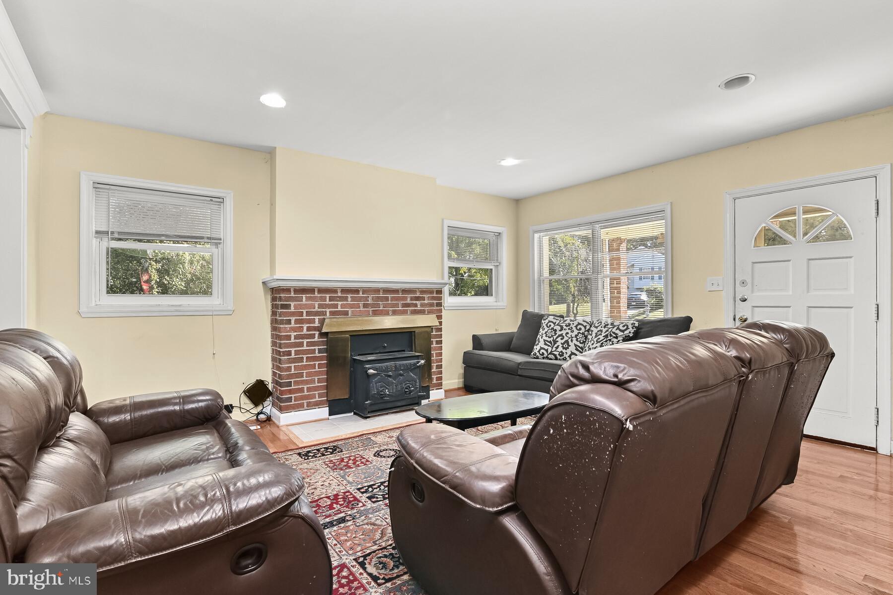 CHARLTON HEIGHTS - Residential