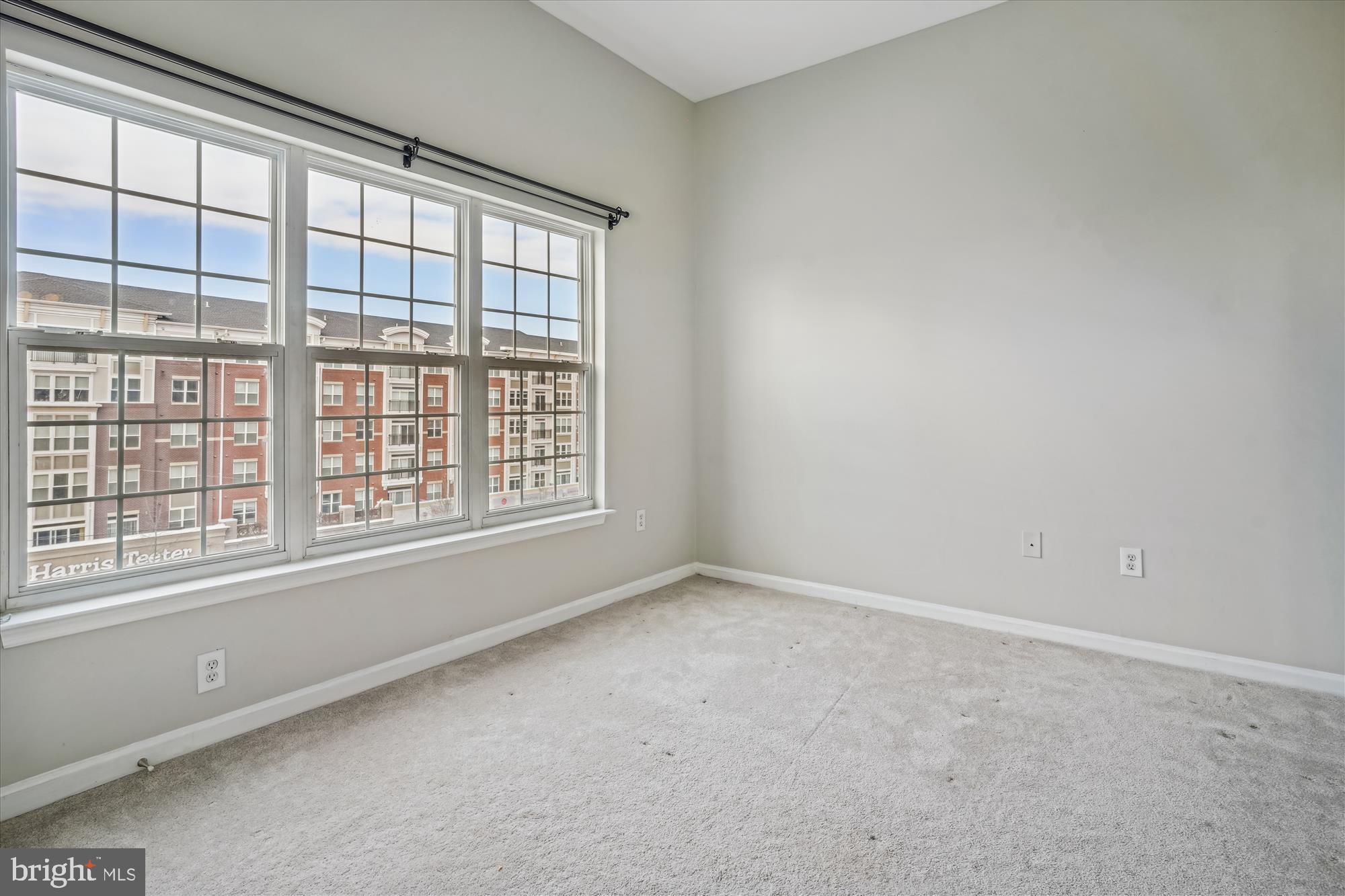 WESTBRIAR CONDOMINIUMS - Residential Lease