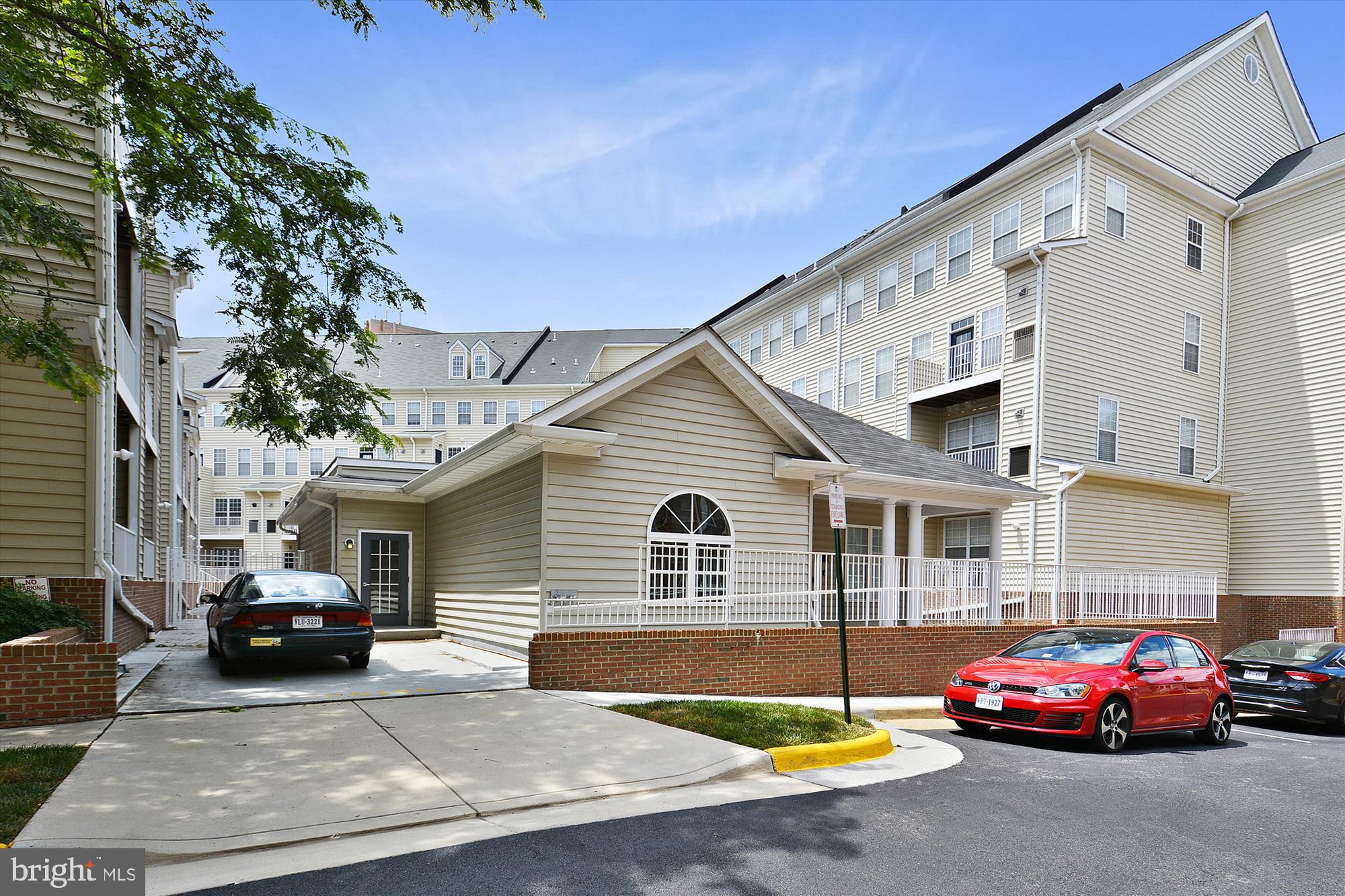 WESTBRIAR CONDOMINIUMS - Residential Lease