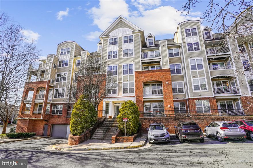 Large and Bright 3 bedrooms and 3 bathroom 2 LVL Condo at Westbriar in Vienna, VA. Main level features a combination Living and Dining Room with fireplace. Kitchen with stainless steel appliances. two en-suite bedrooms. Washer and dryer in unit. Upper level has an en-suite bedroom. 2 assigned parking spaces in the garage. Water and trash included with rent. Walking distance to the Dunn Loring metro. Close to the mosaic district, restaurants and shops. Easy access to rt 66, rt 50 and i495. Available 04/09/2025