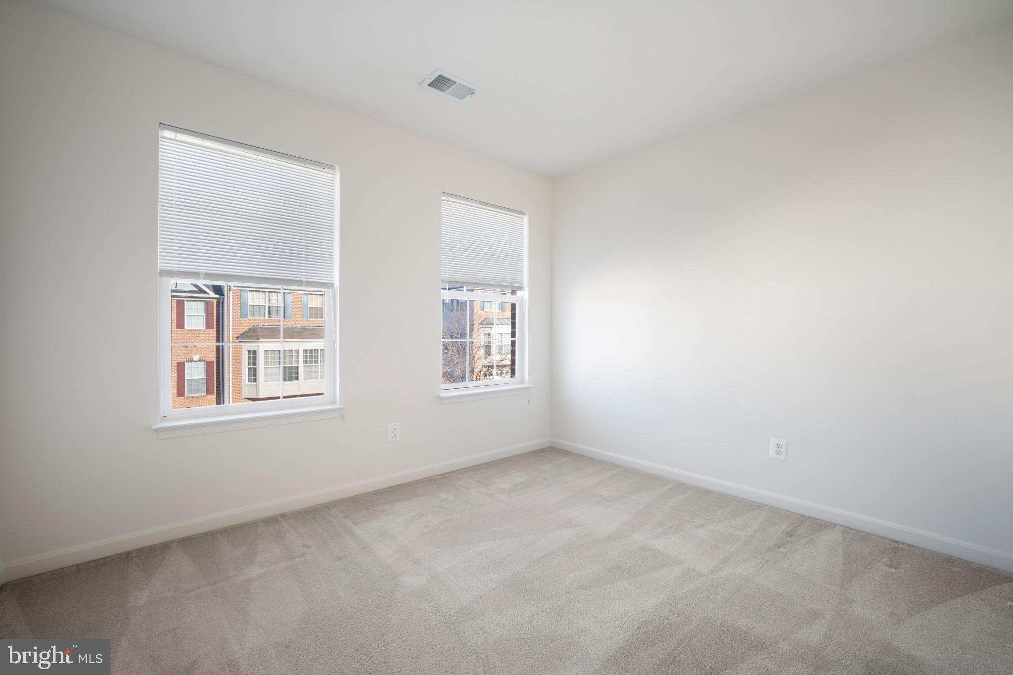 KENWOOD TOWNES - Residential