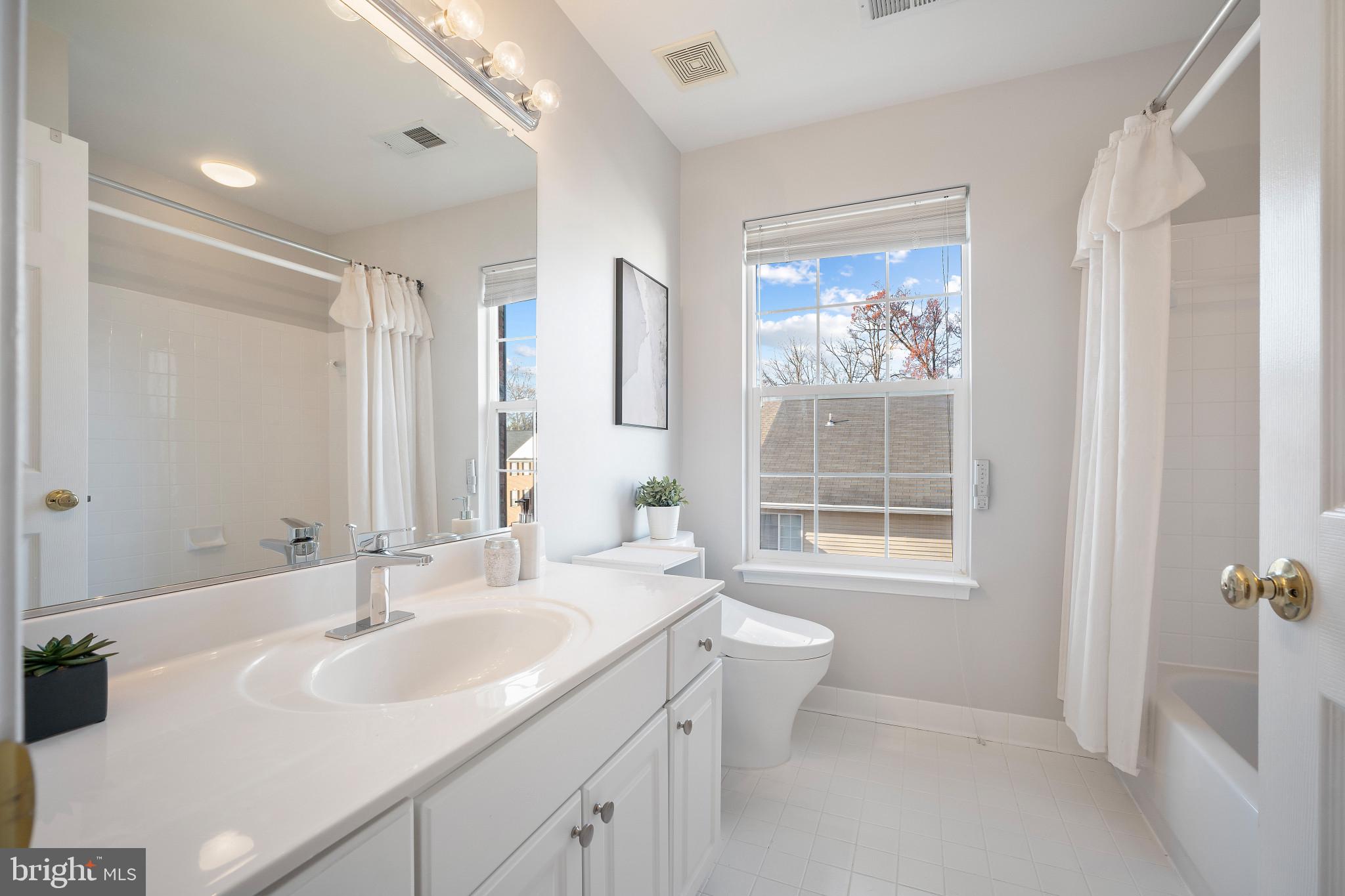 KENWOOD TOWNES - Residential