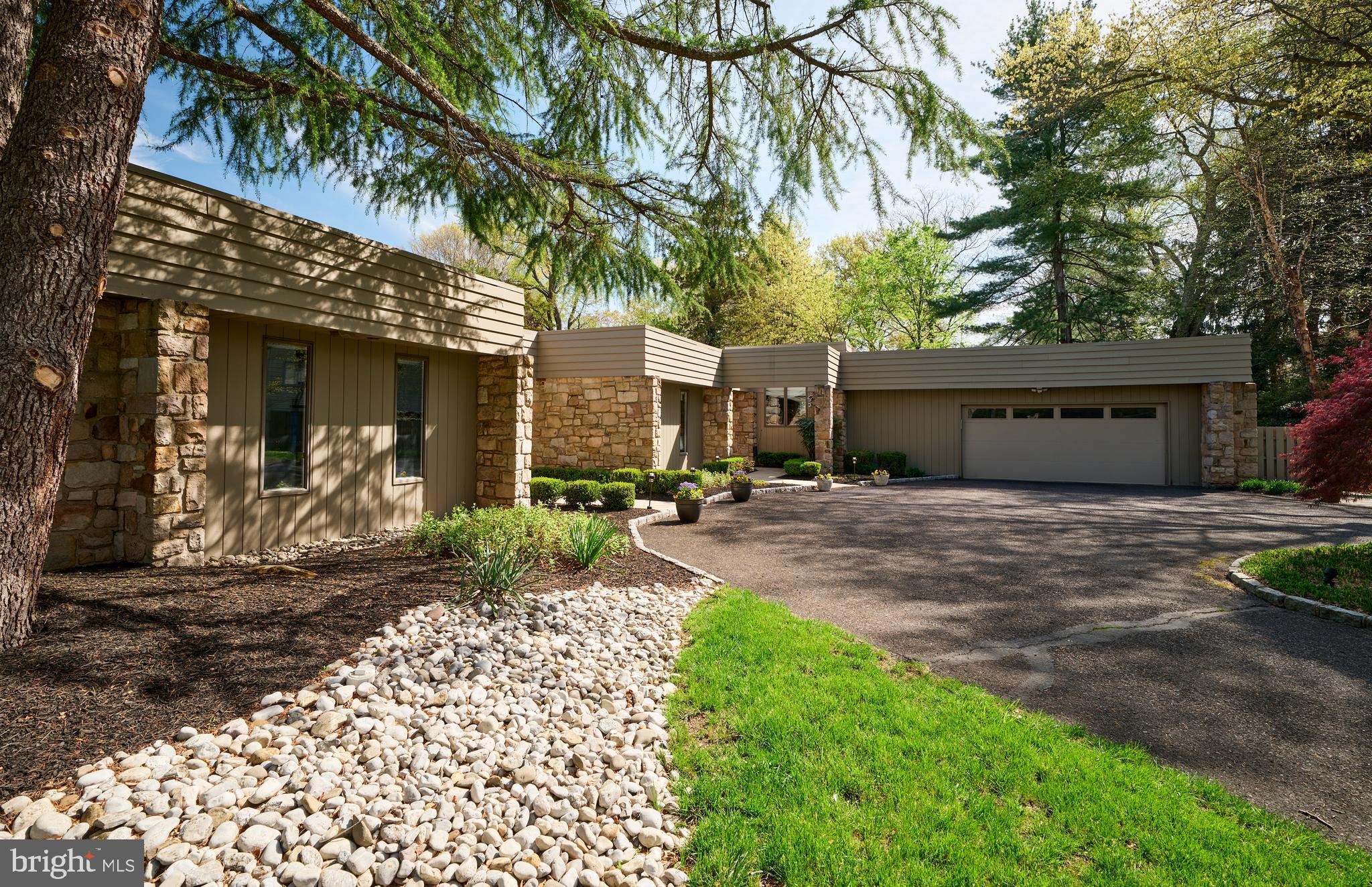 860 DUKES DRIVE