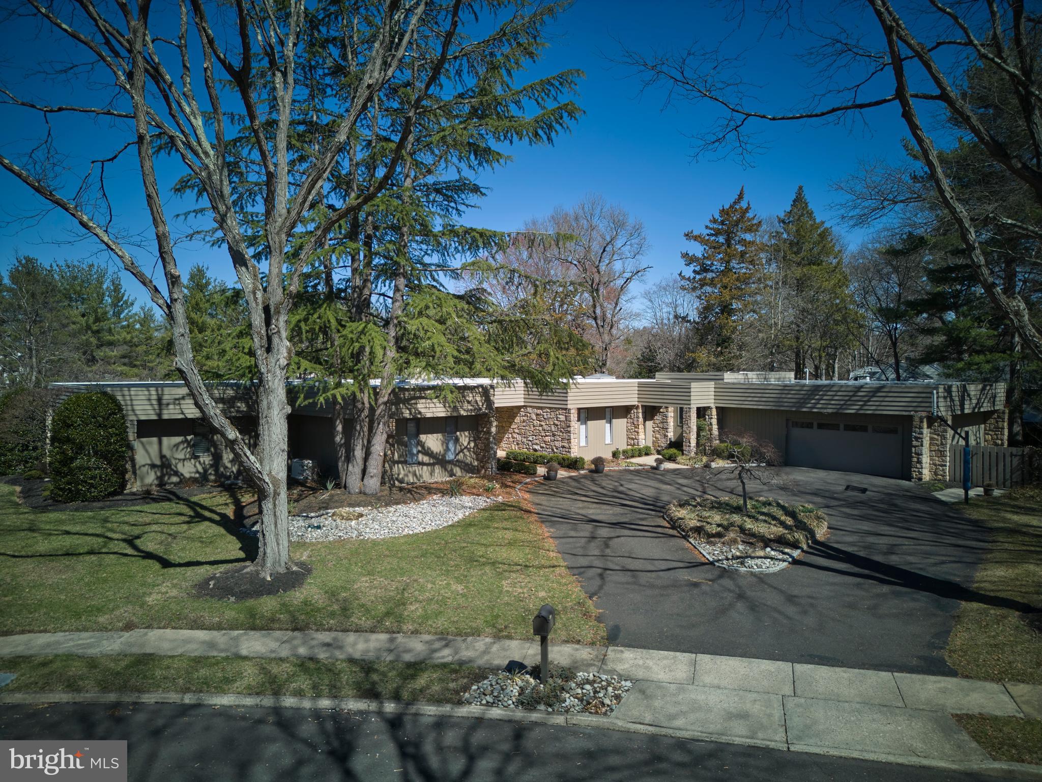 860 DUKES DRIVE