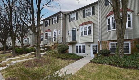 Photo of 4225 Stockbridge Drive #5F, DUMFRIES, VA 22025 (MLS # VAPW2122962)