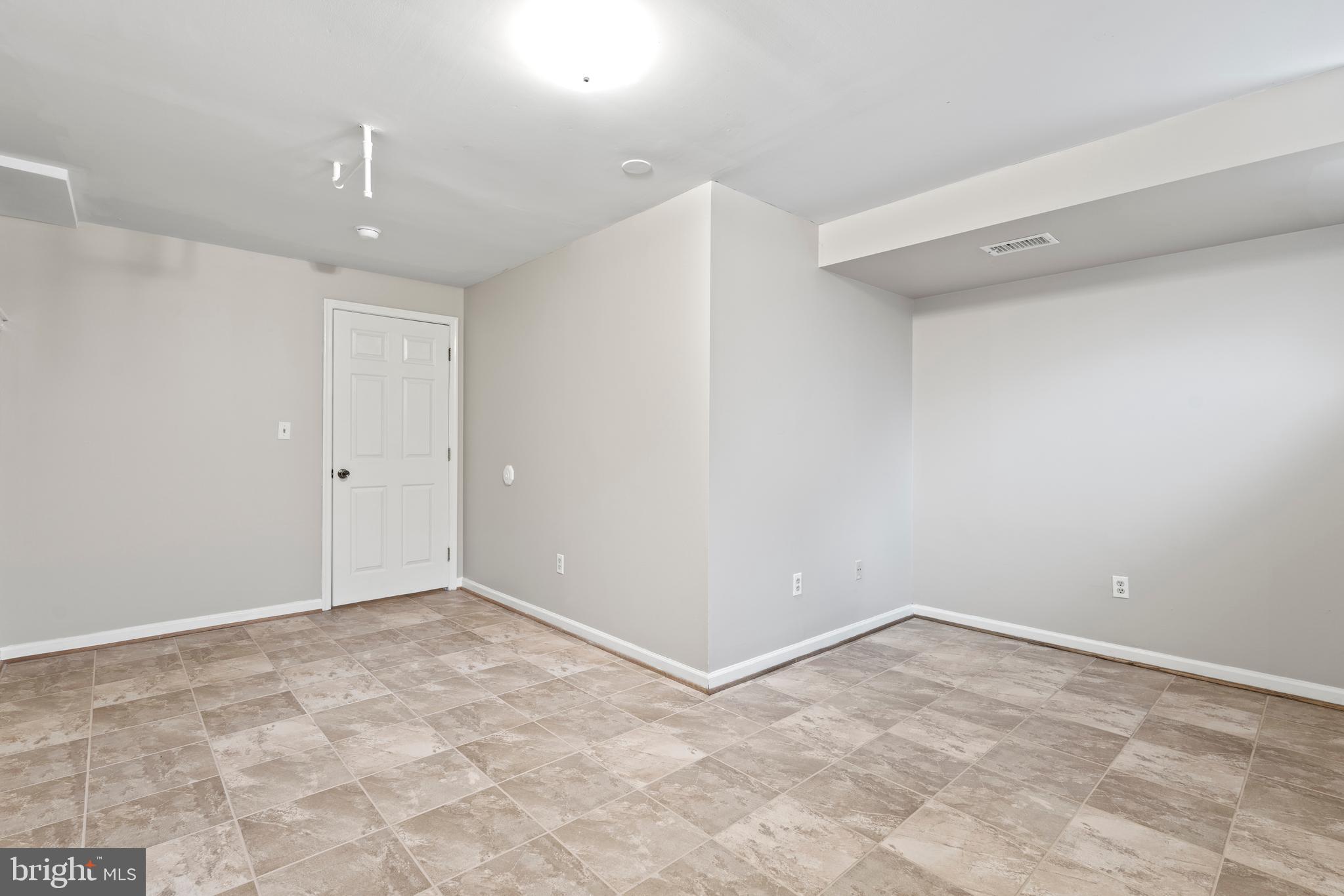 CHANTILLY HIGHLANDS - Residential