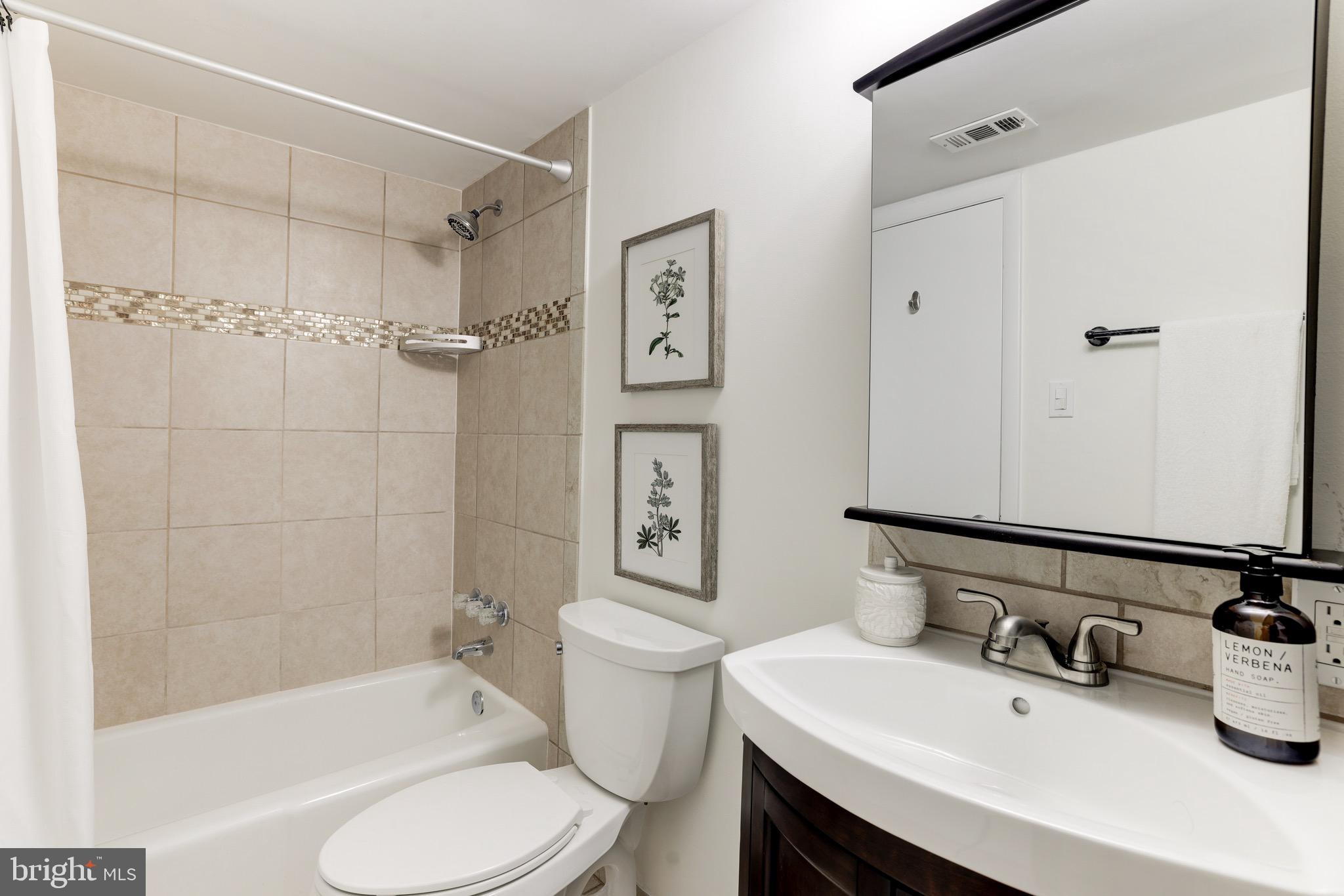 VANTAGE HILL - Residential