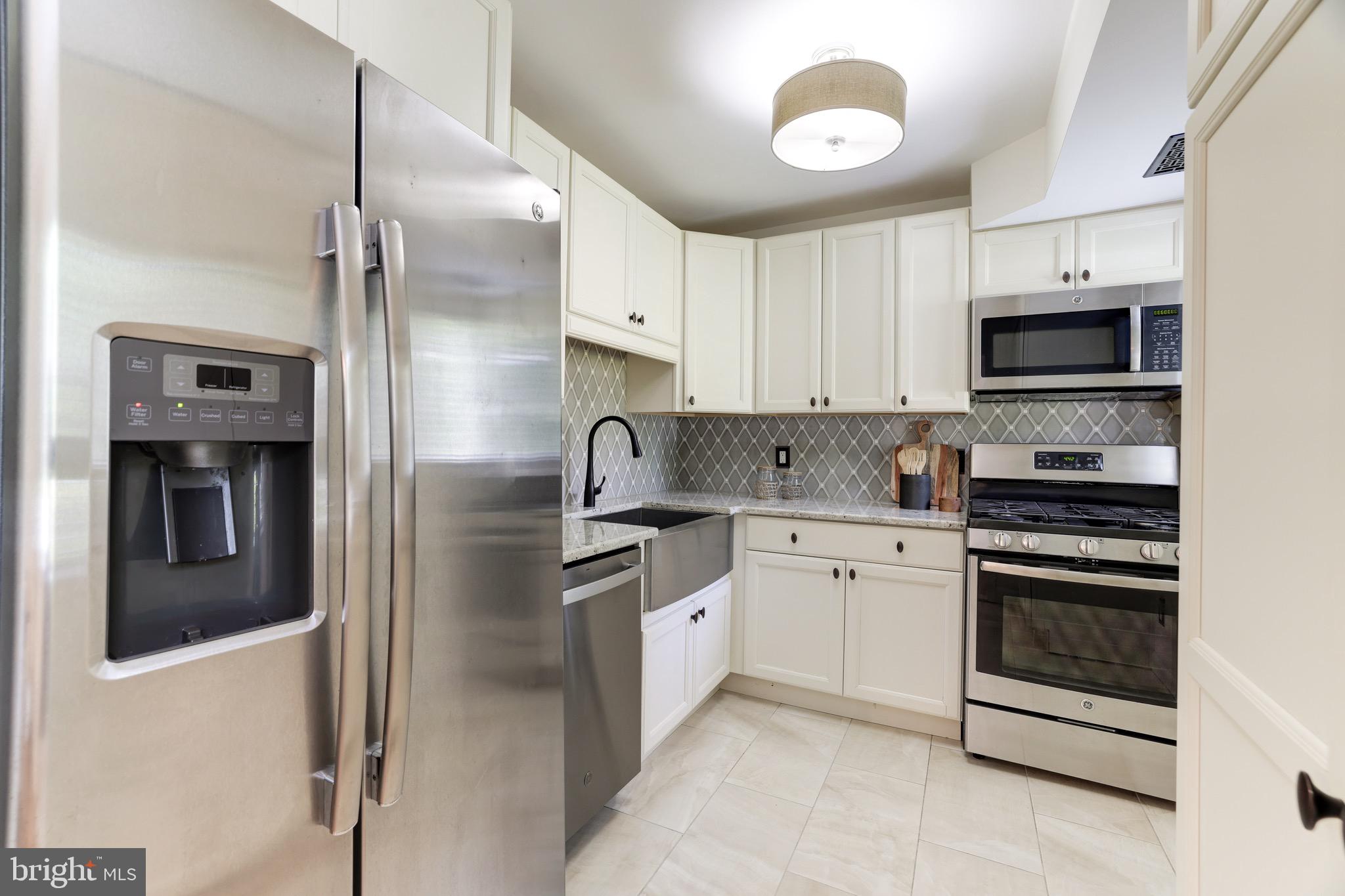 VANTAGE HILL - Residential