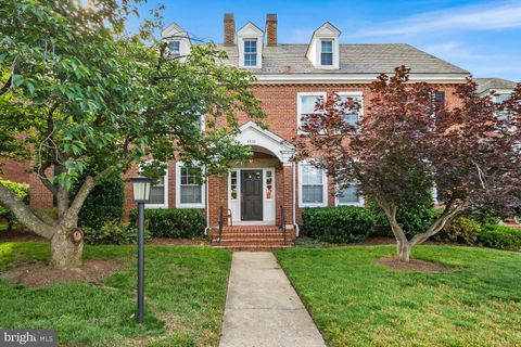 Photo of 4520 36th Street S #B2, ARLINGTON, VA 22206 (MLS # VAAR2074022)